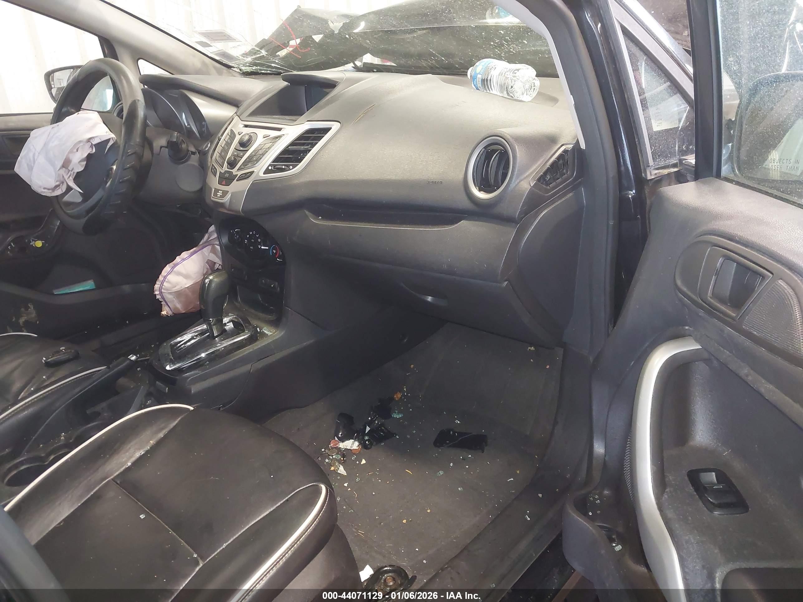 FORD FIESTA image 5