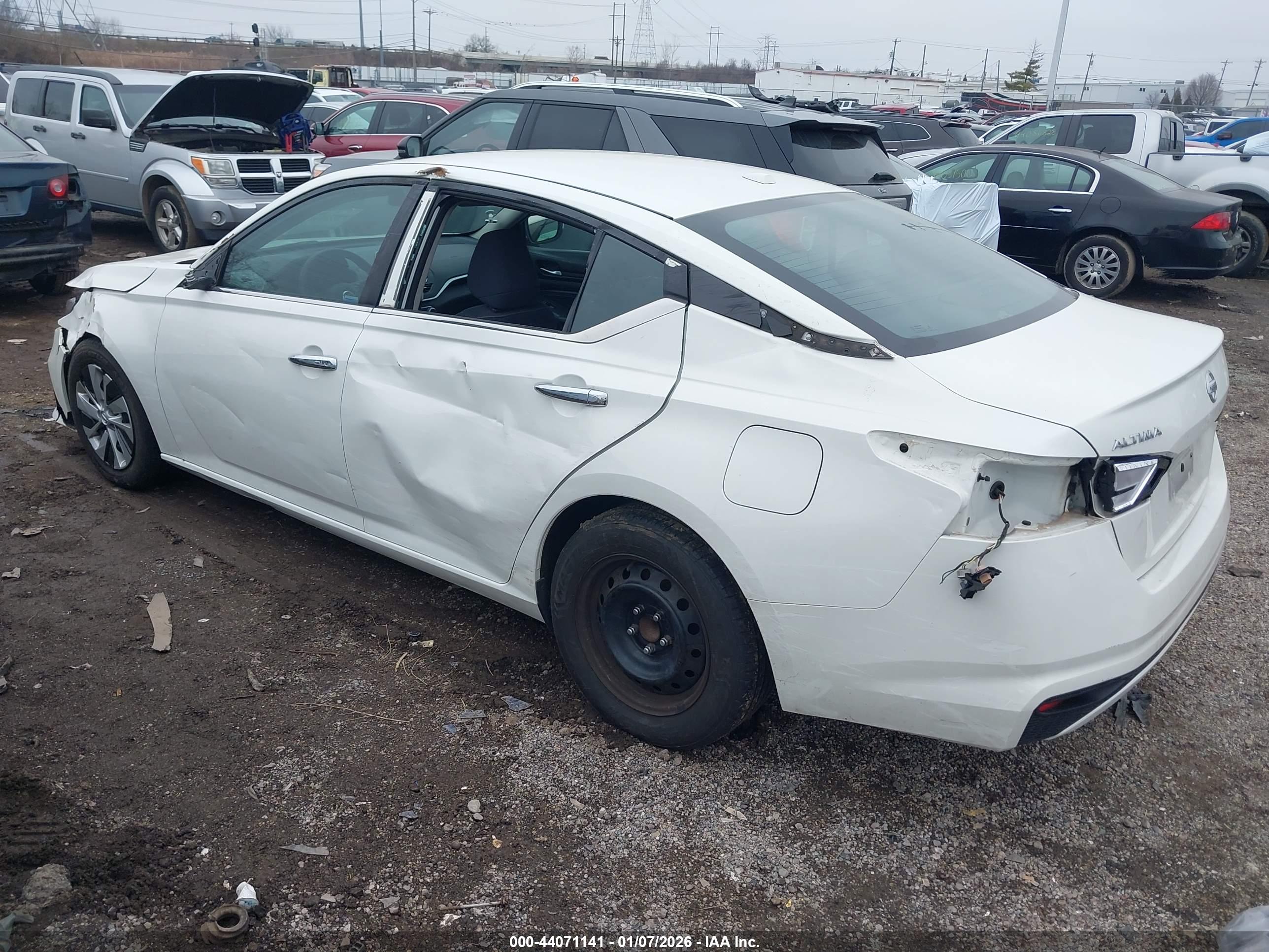 NISSAN ALTIMA image 3