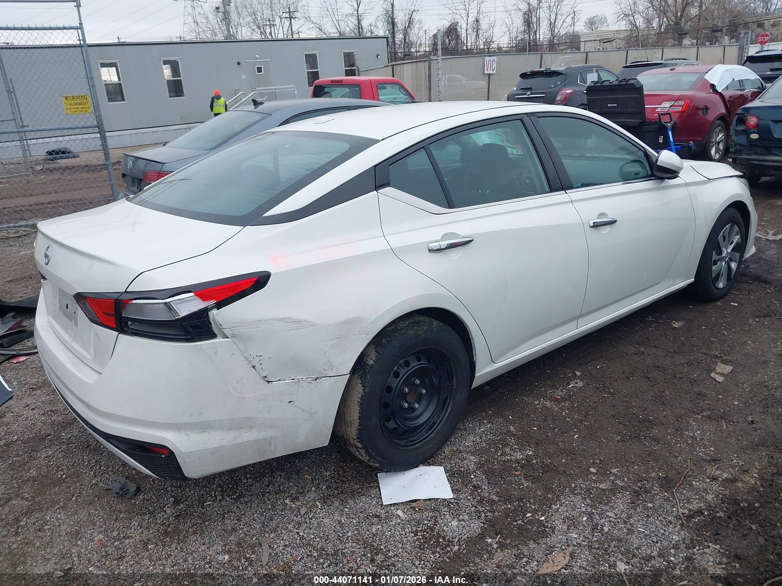 NISSAN ALTIMA image 4