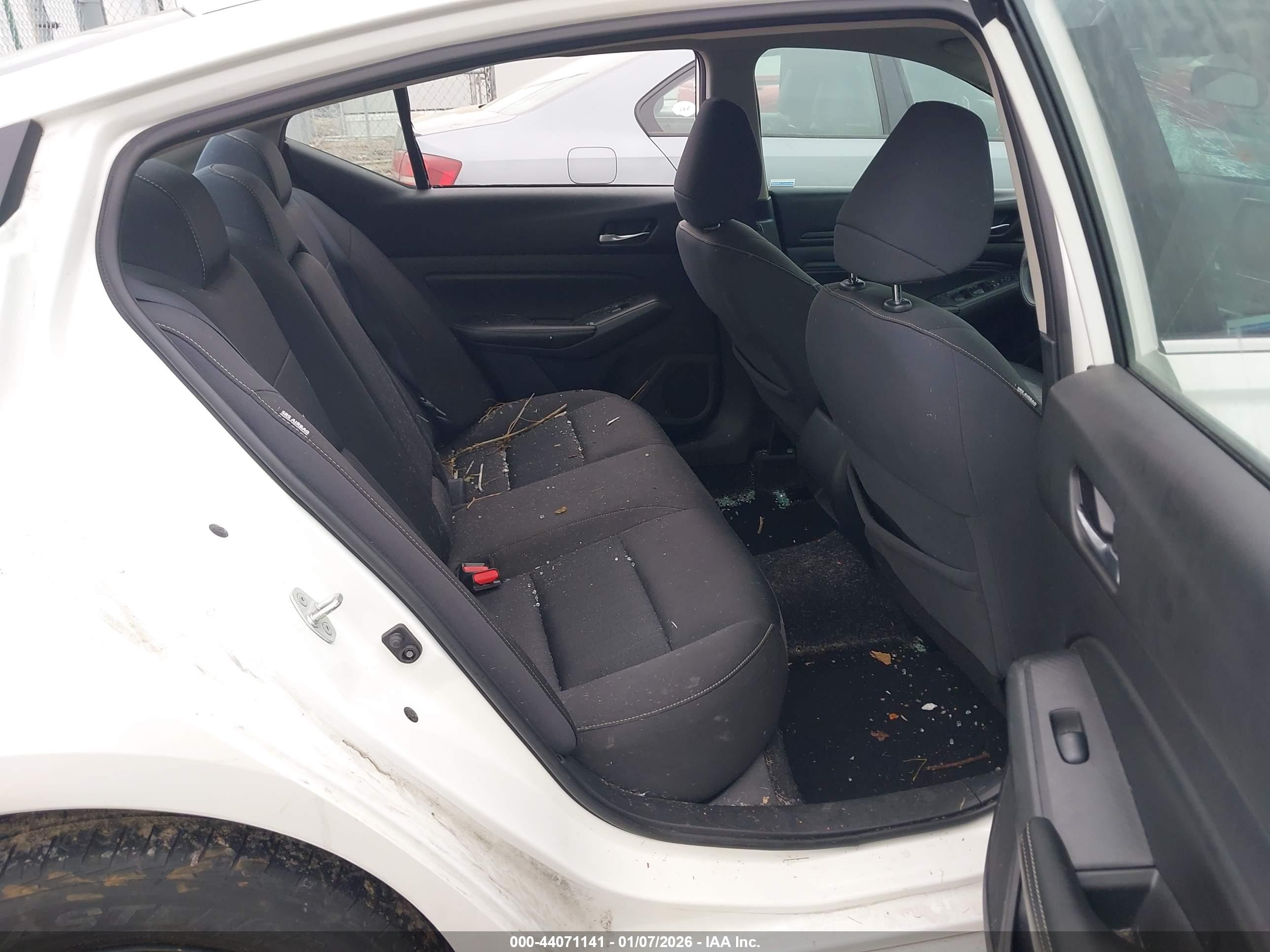 NISSAN ALTIMA image 8
