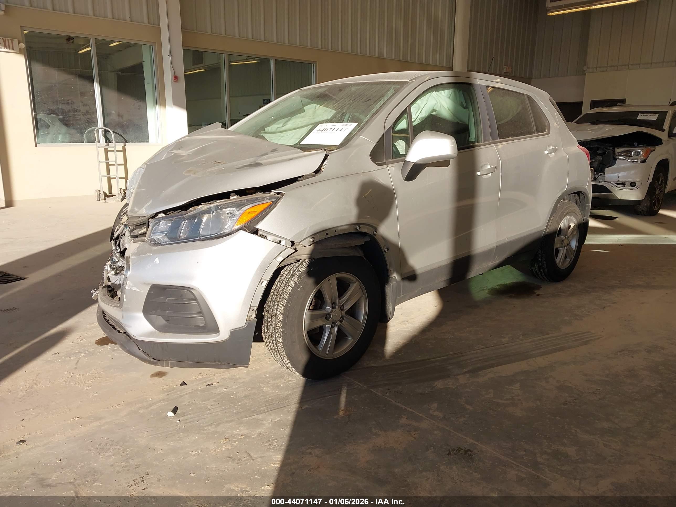 CHEVROLET TRAX image 2