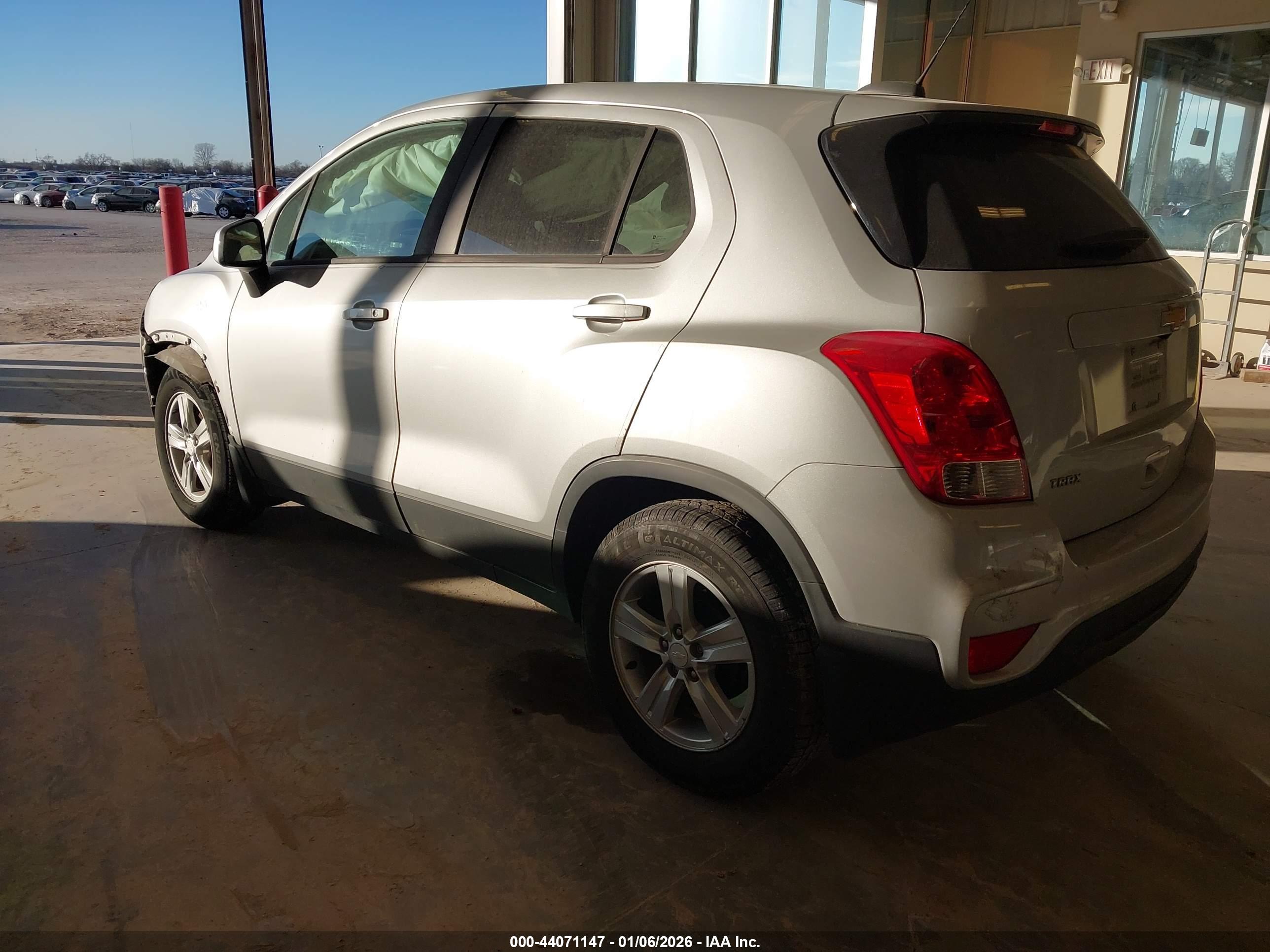 CHEVROLET TRAX image 3