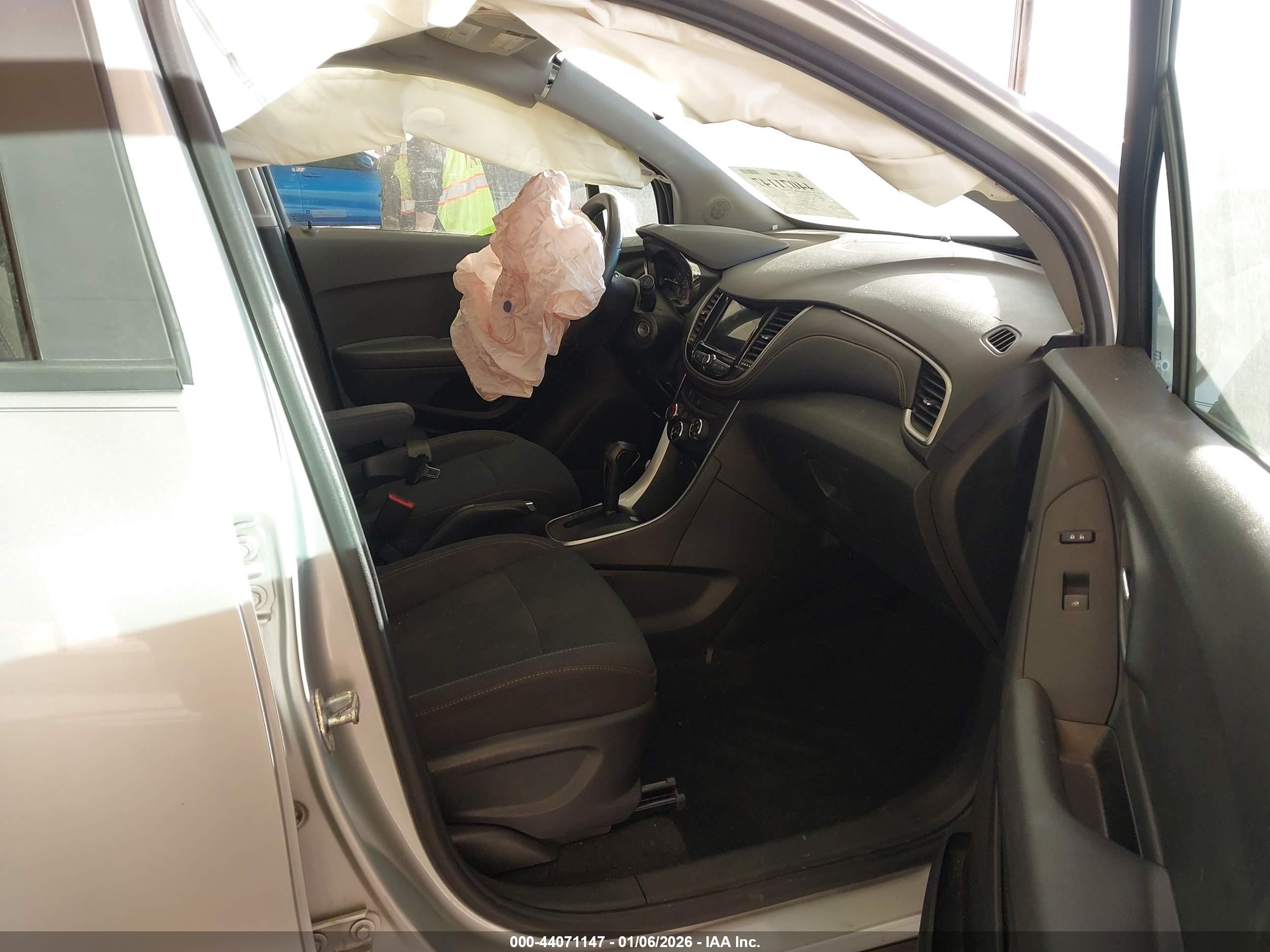 CHEVROLET TRAX image 5