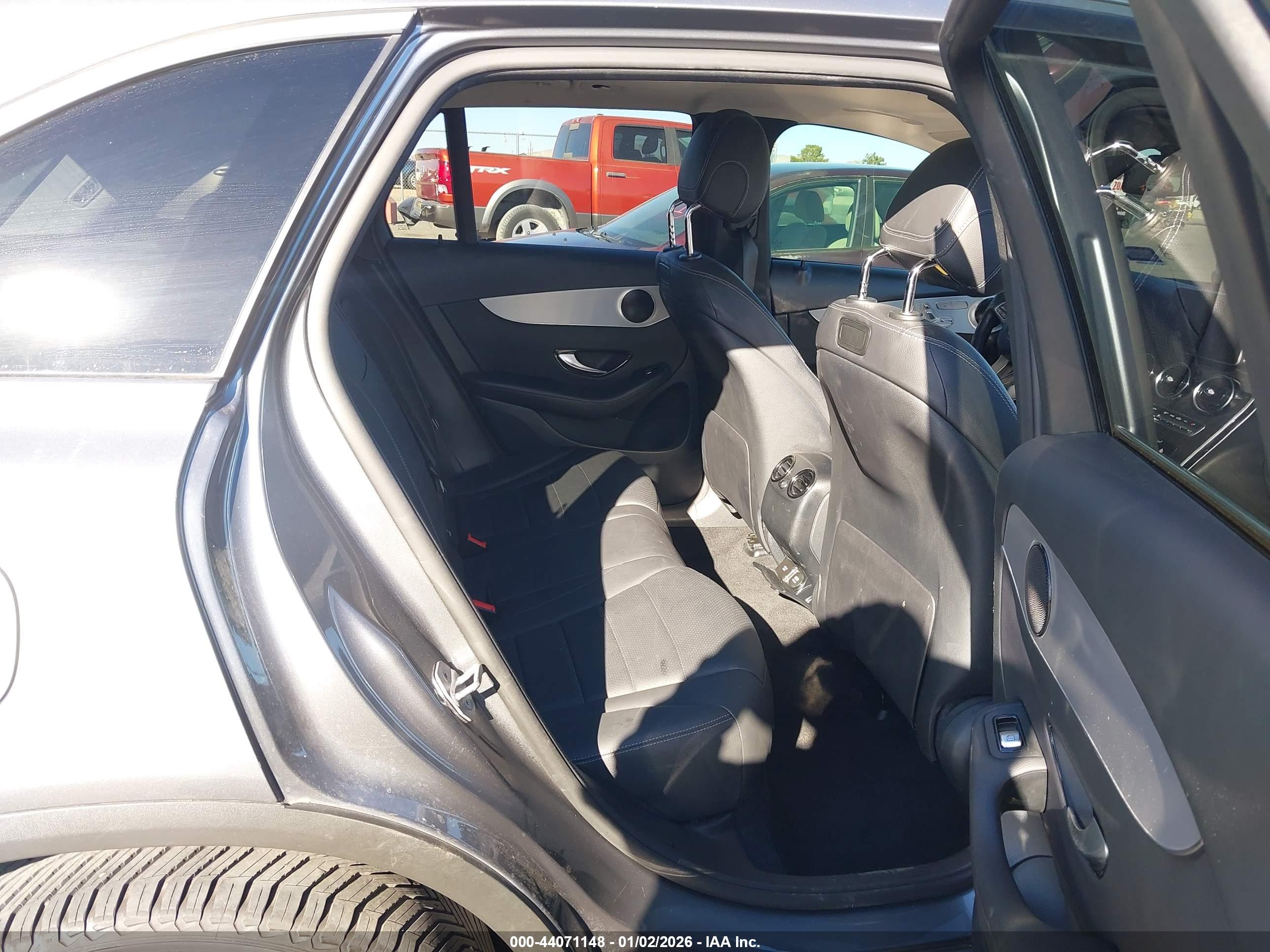 MERCEDES-BENZ GLC image 8