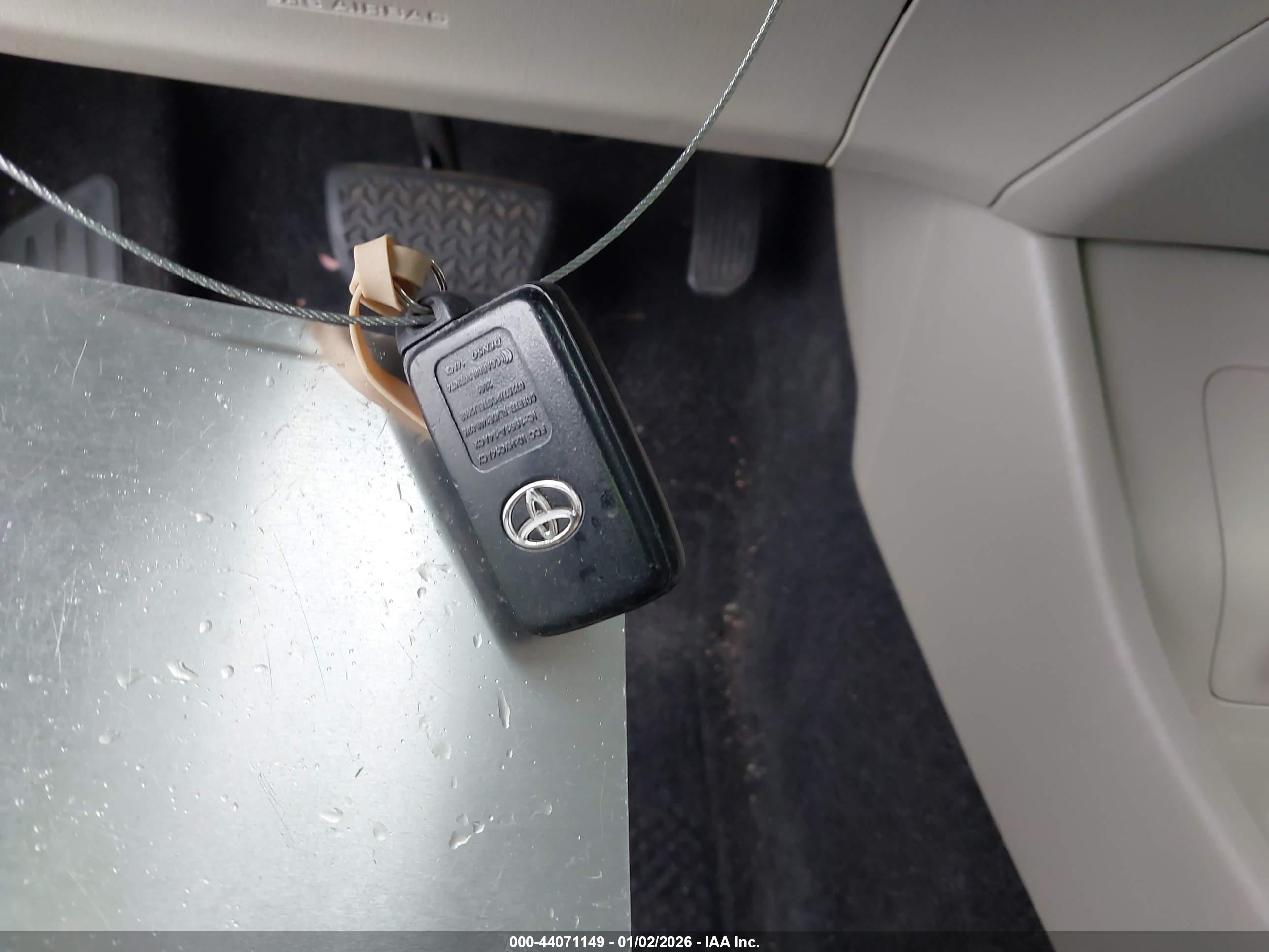 TOYOTA PRIUS image 11
