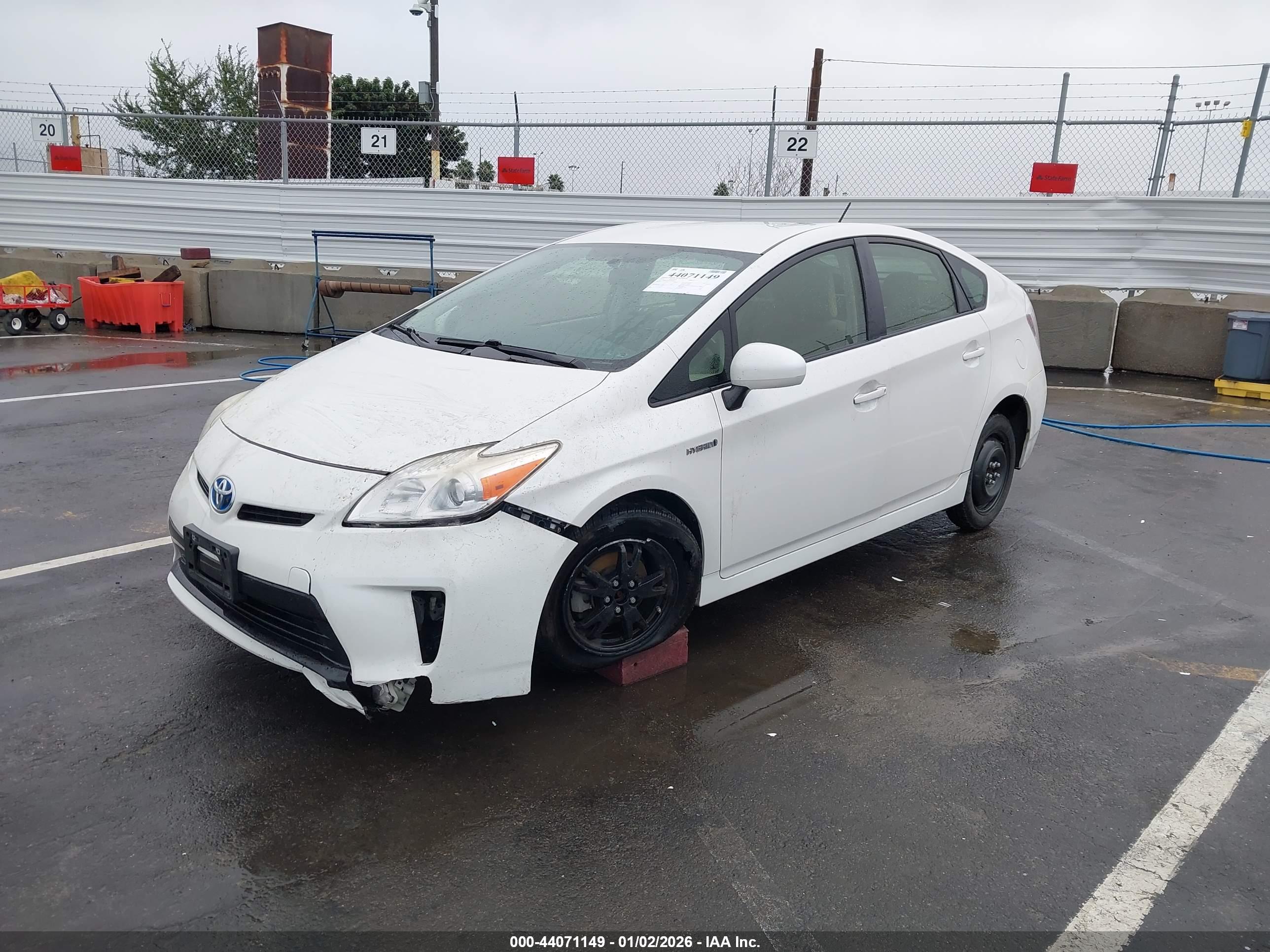TOYOTA PRIUS image 2