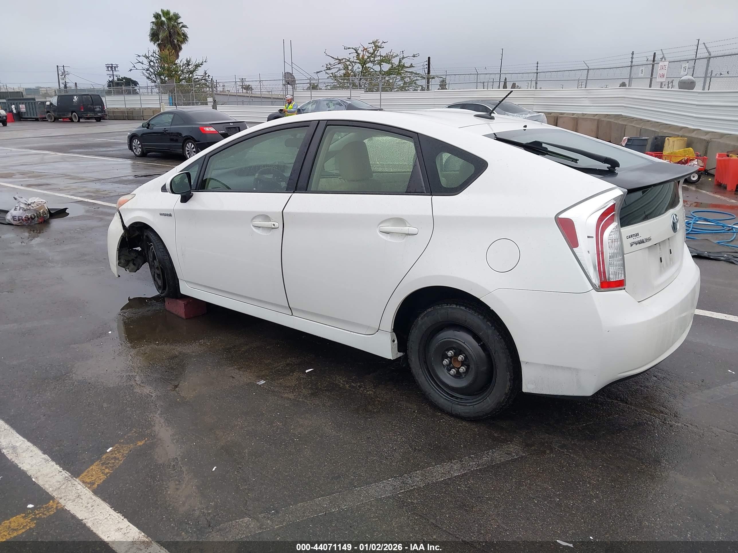 TOYOTA PRIUS image 3
