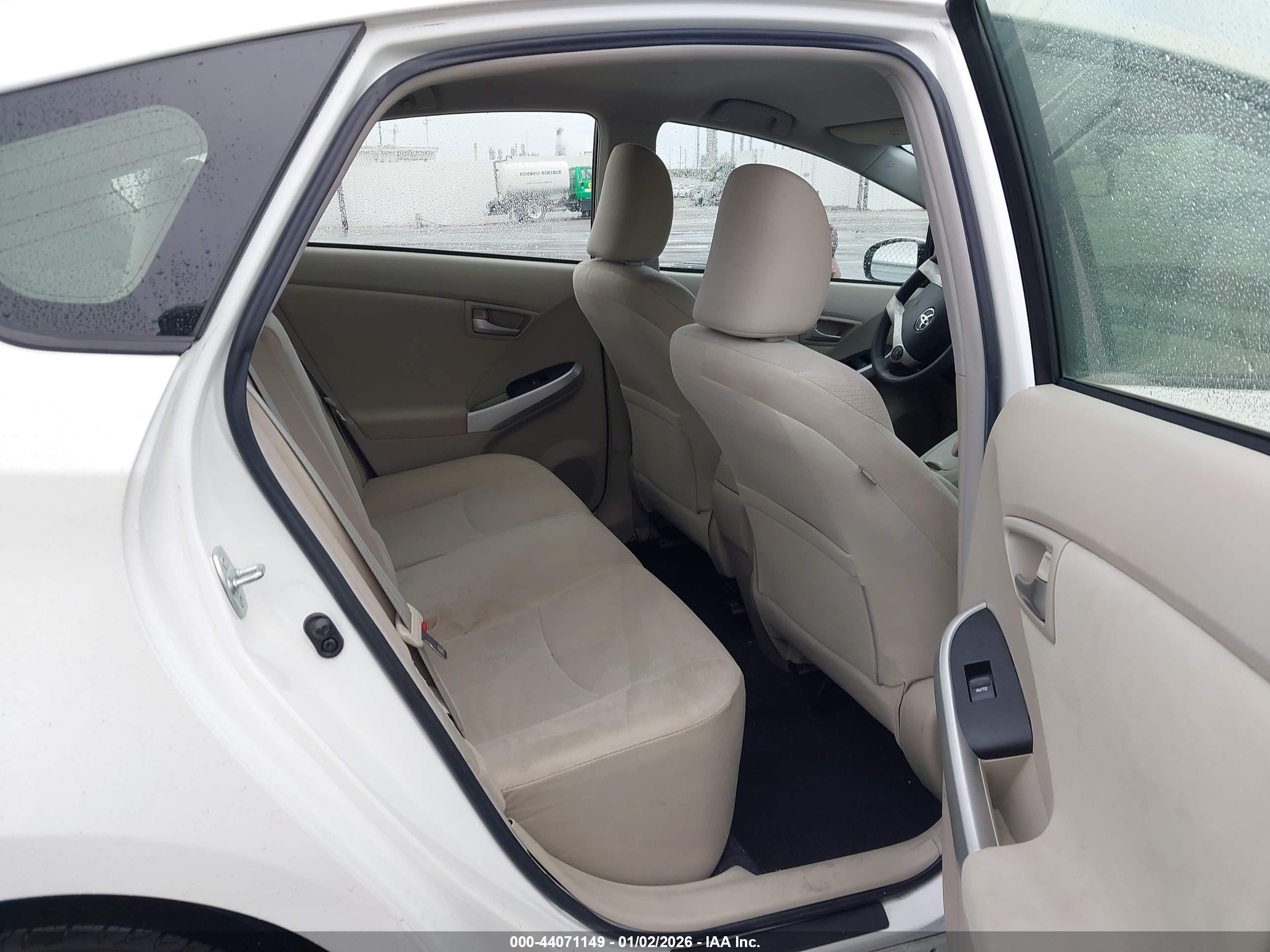 TOYOTA PRIUS image 8
