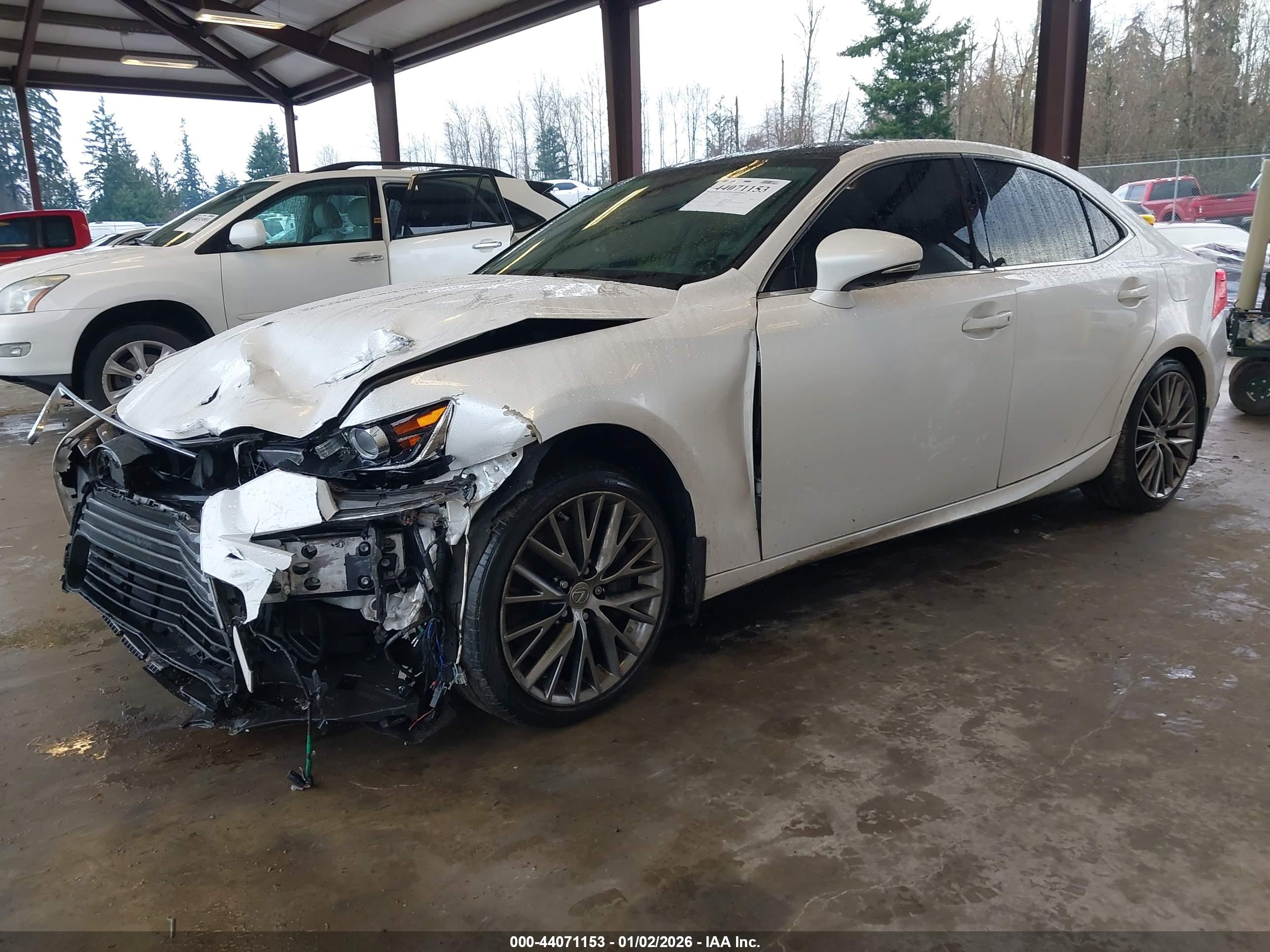 LEXUS IS image 2