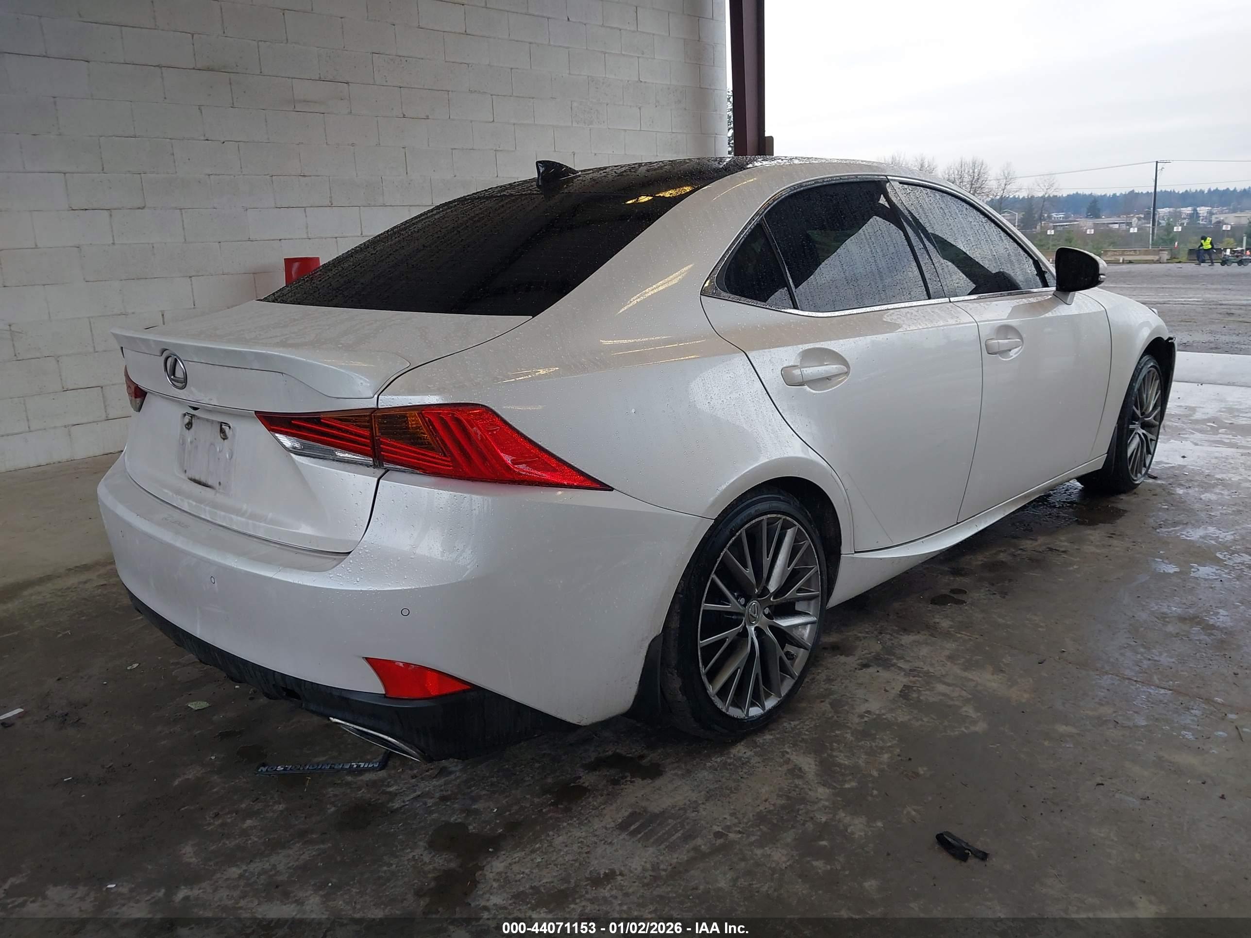 LEXUS IS image 4