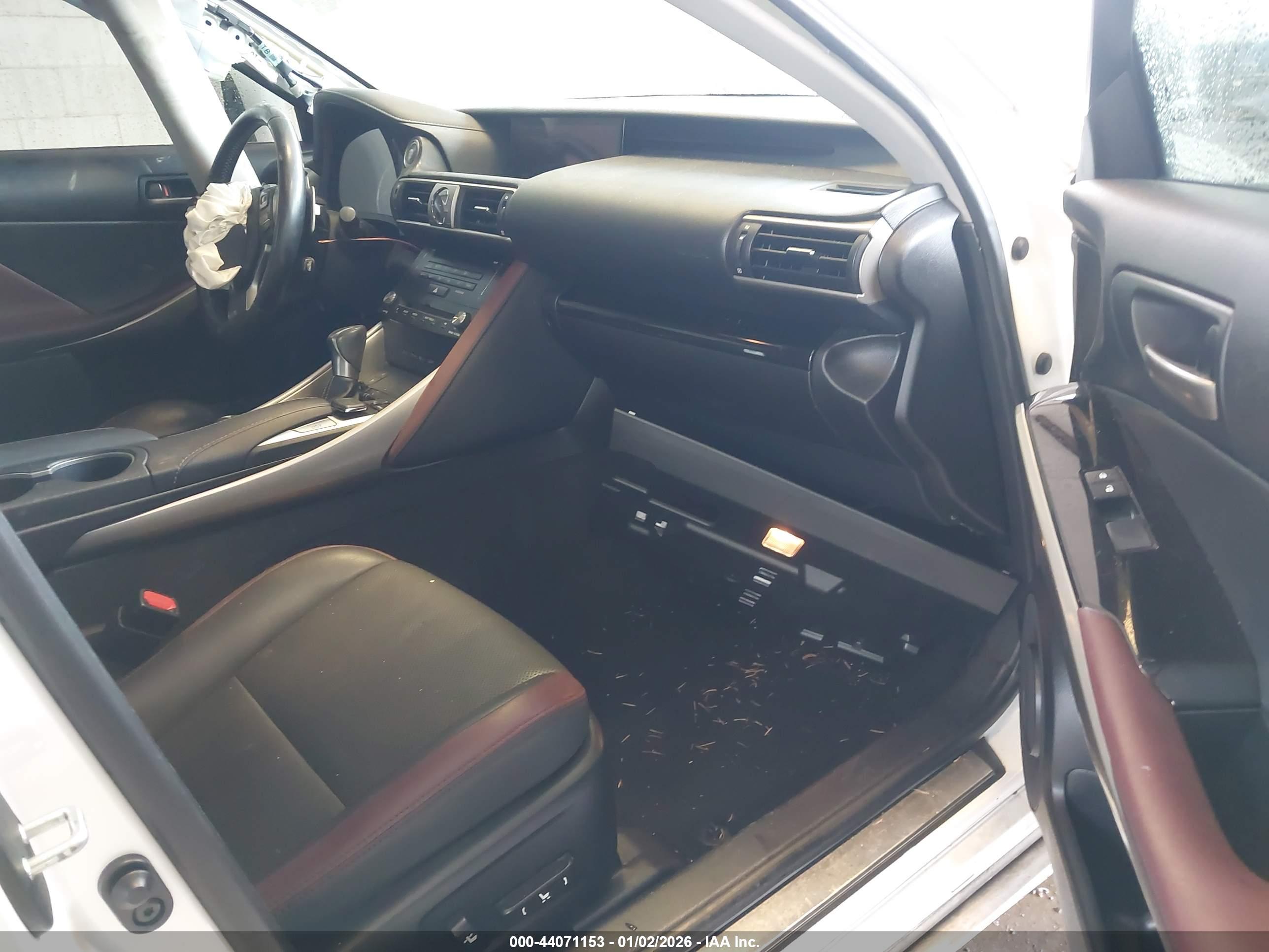 LEXUS IS image 5