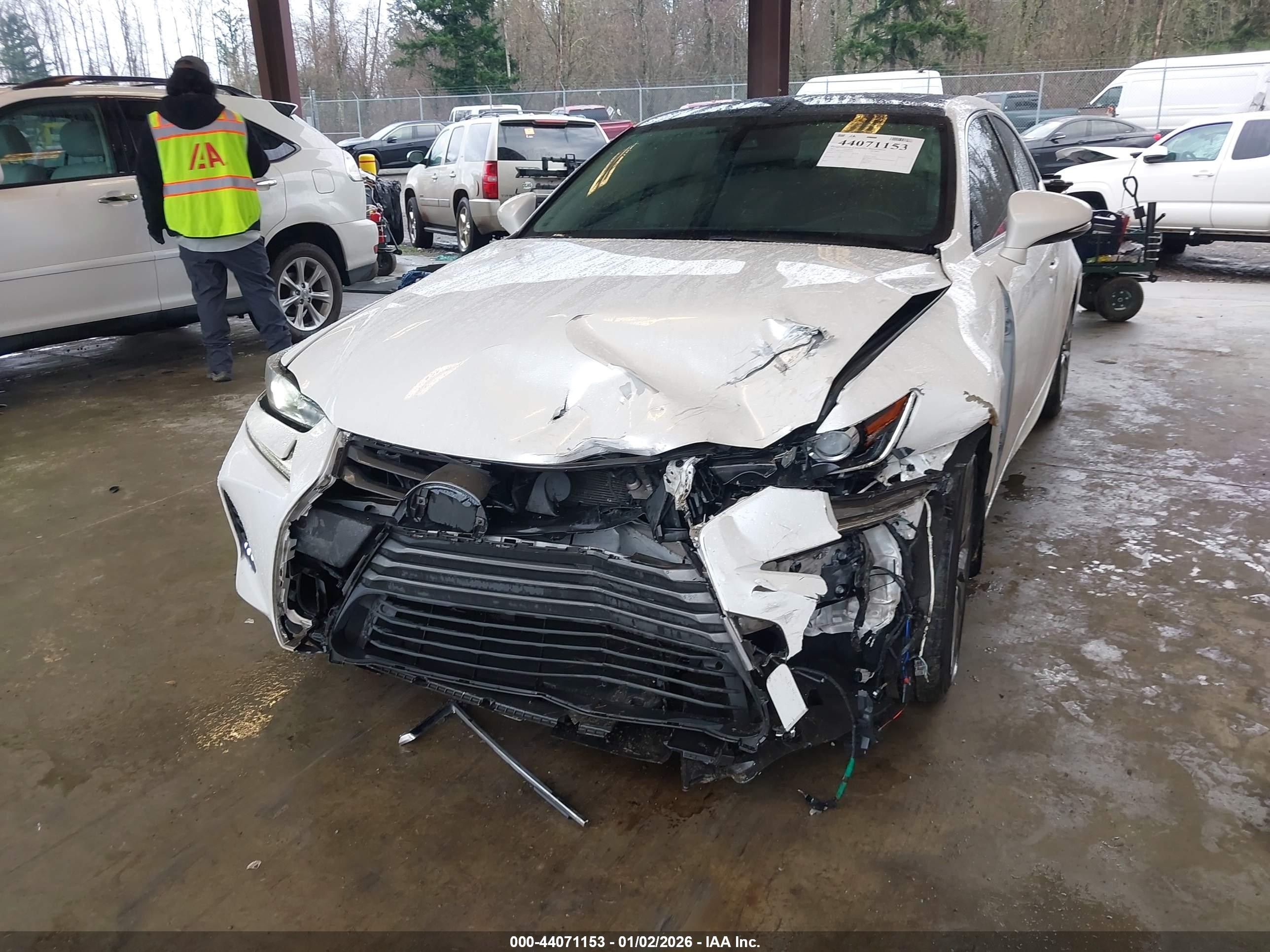 LEXUS IS image 6