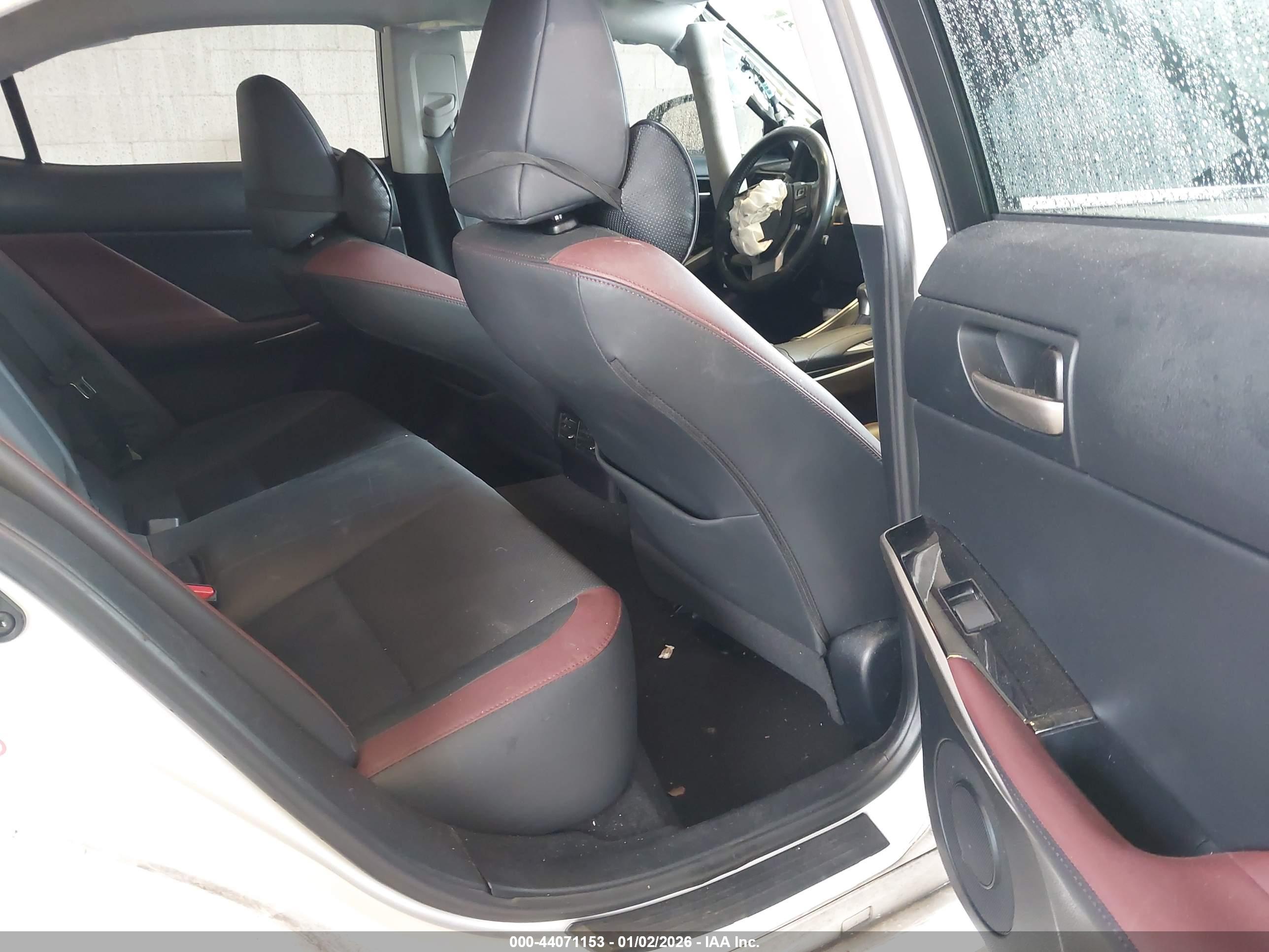 LEXUS IS image 8