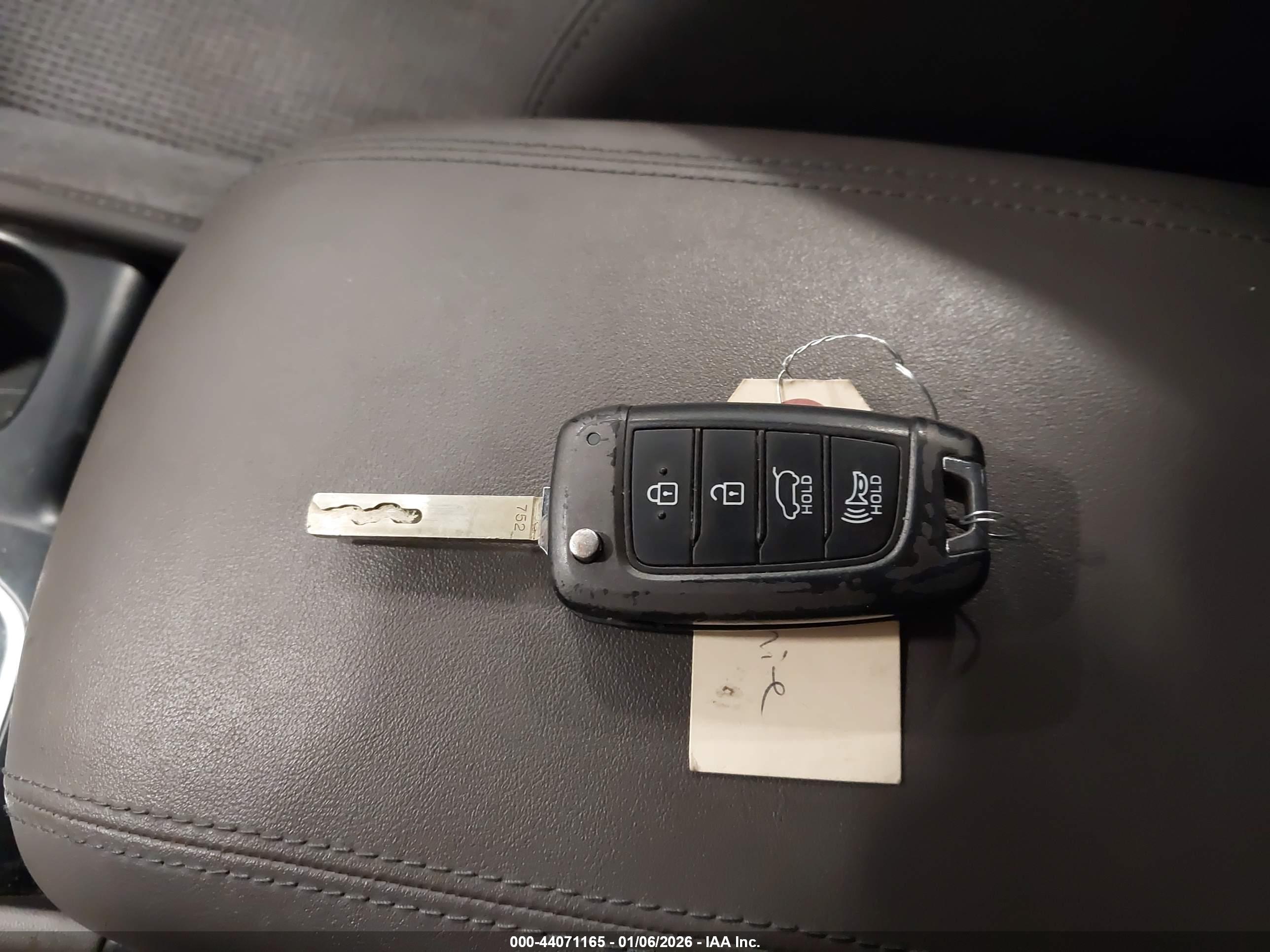 HYUNDAI SANTA image 11