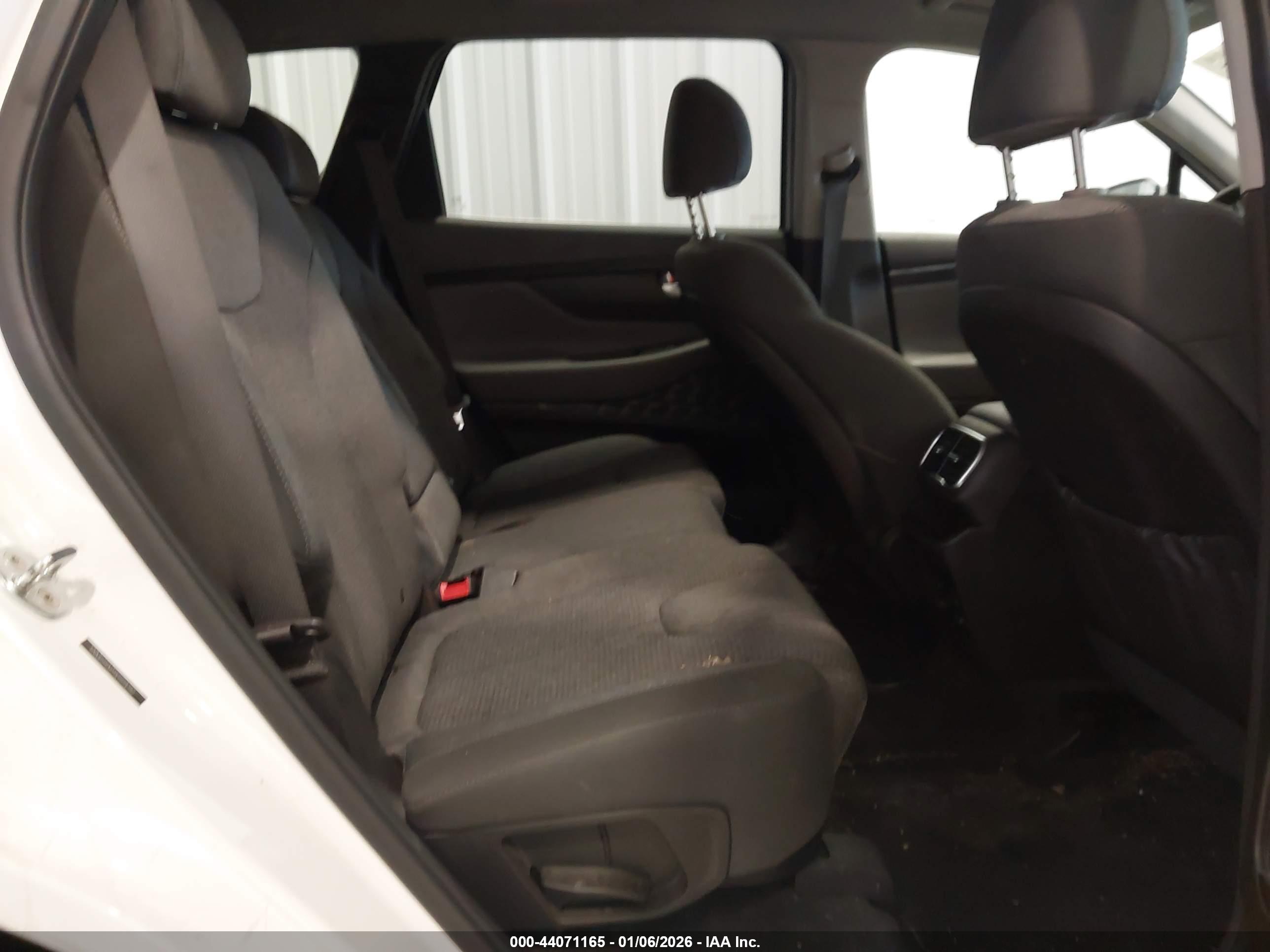 HYUNDAI SANTA image 8
