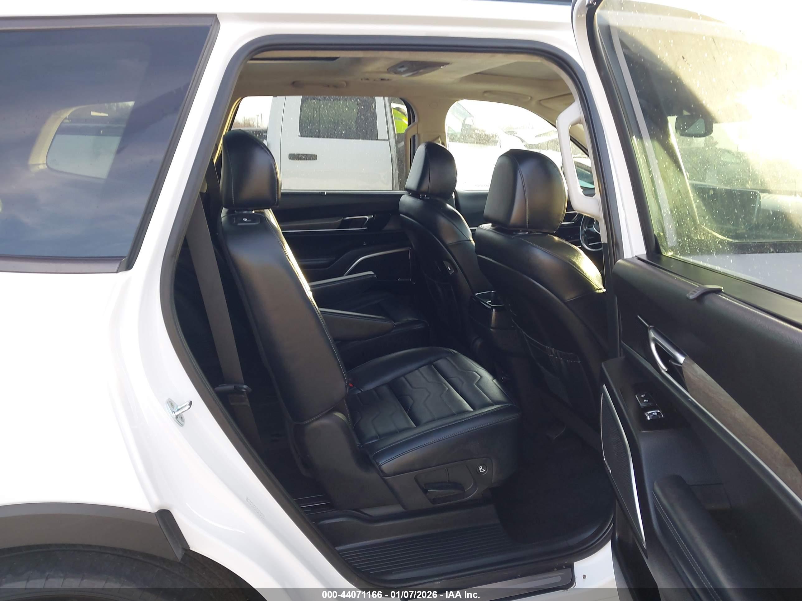 KIA TELLURIDE image 8