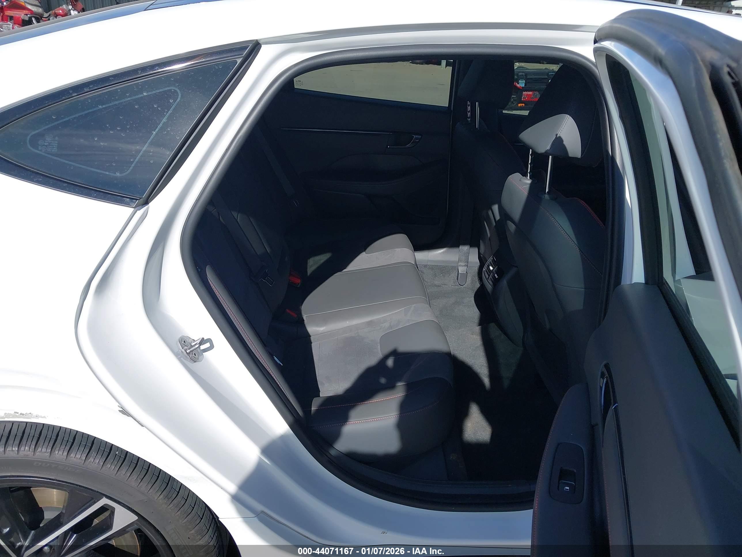 HYUNDAI SONATA image 8