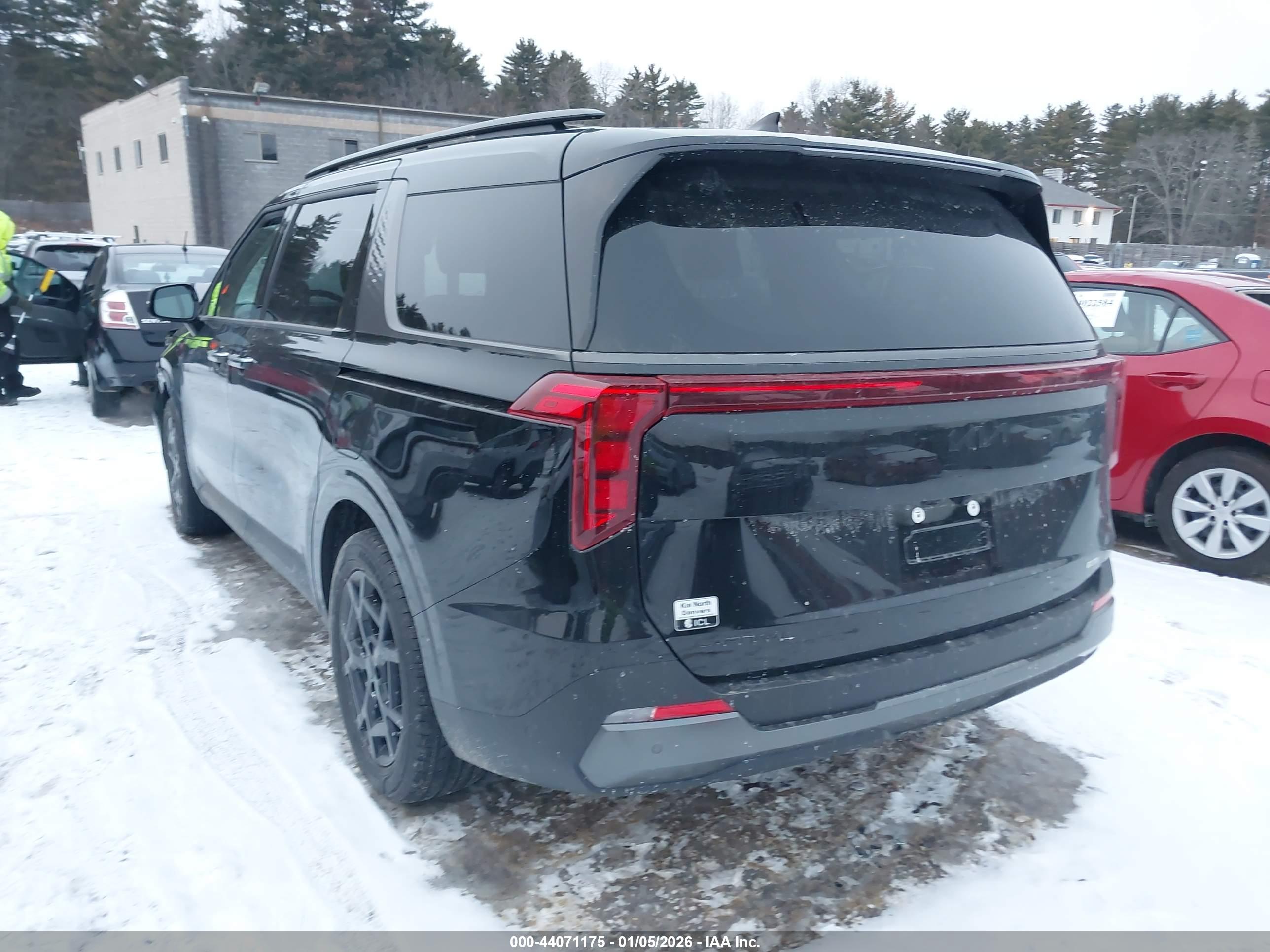 KIA CARNIVAL image 3