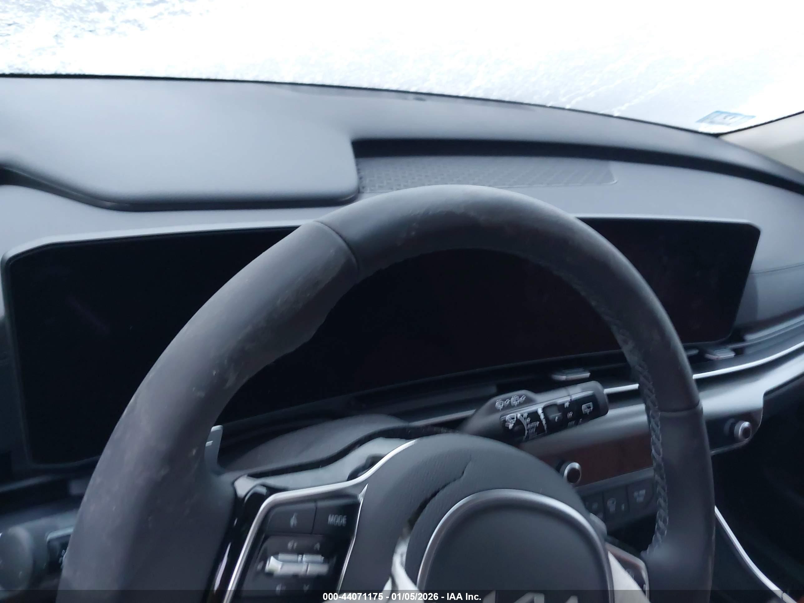 KIA CARNIVAL image 7