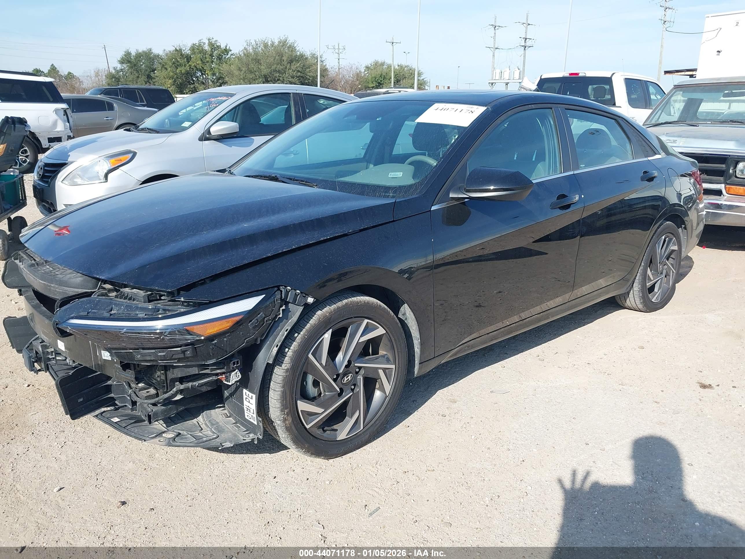 HYUNDAI ELANTRA image 2
