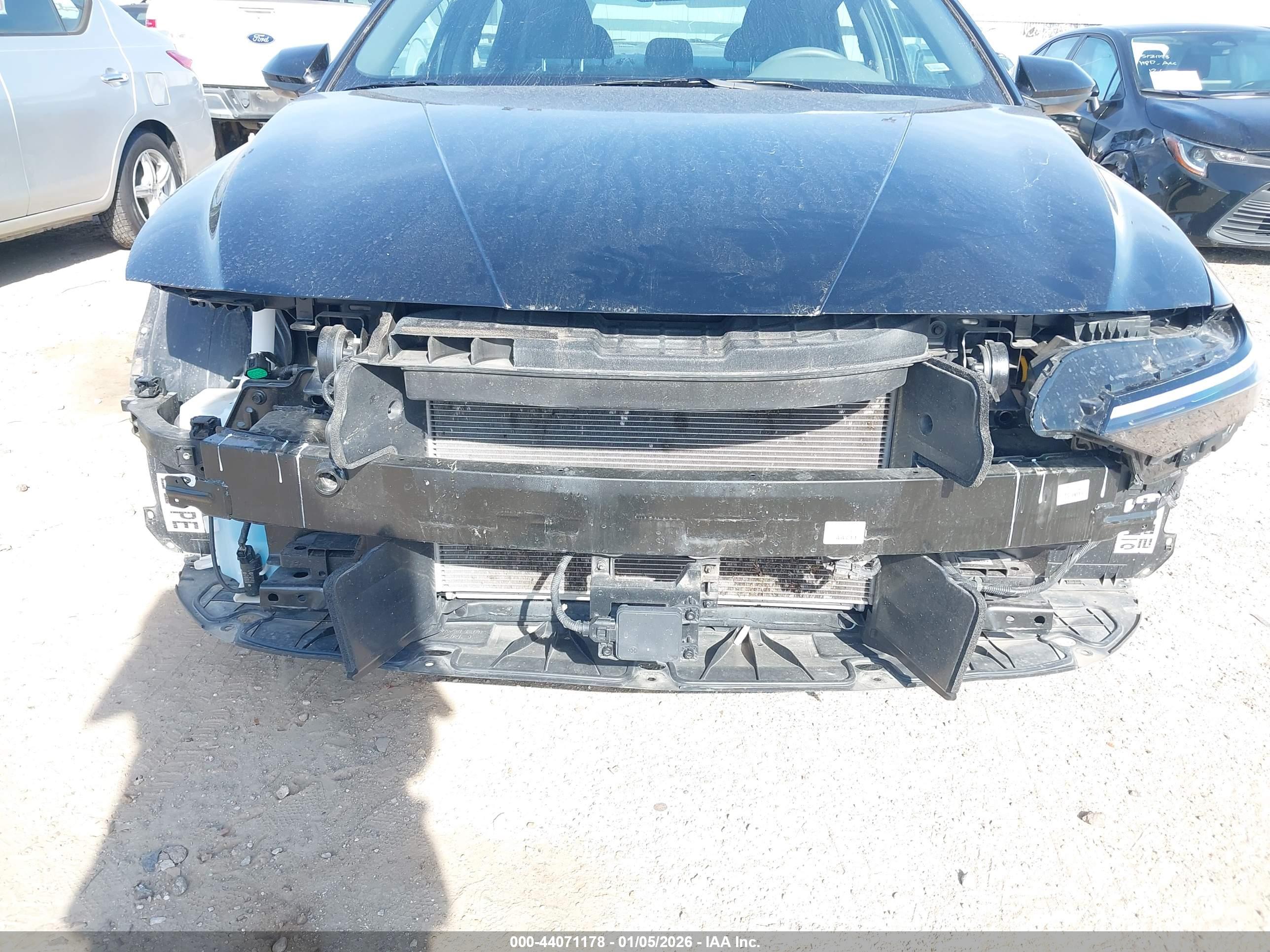 HYUNDAI ELANTRA image 6