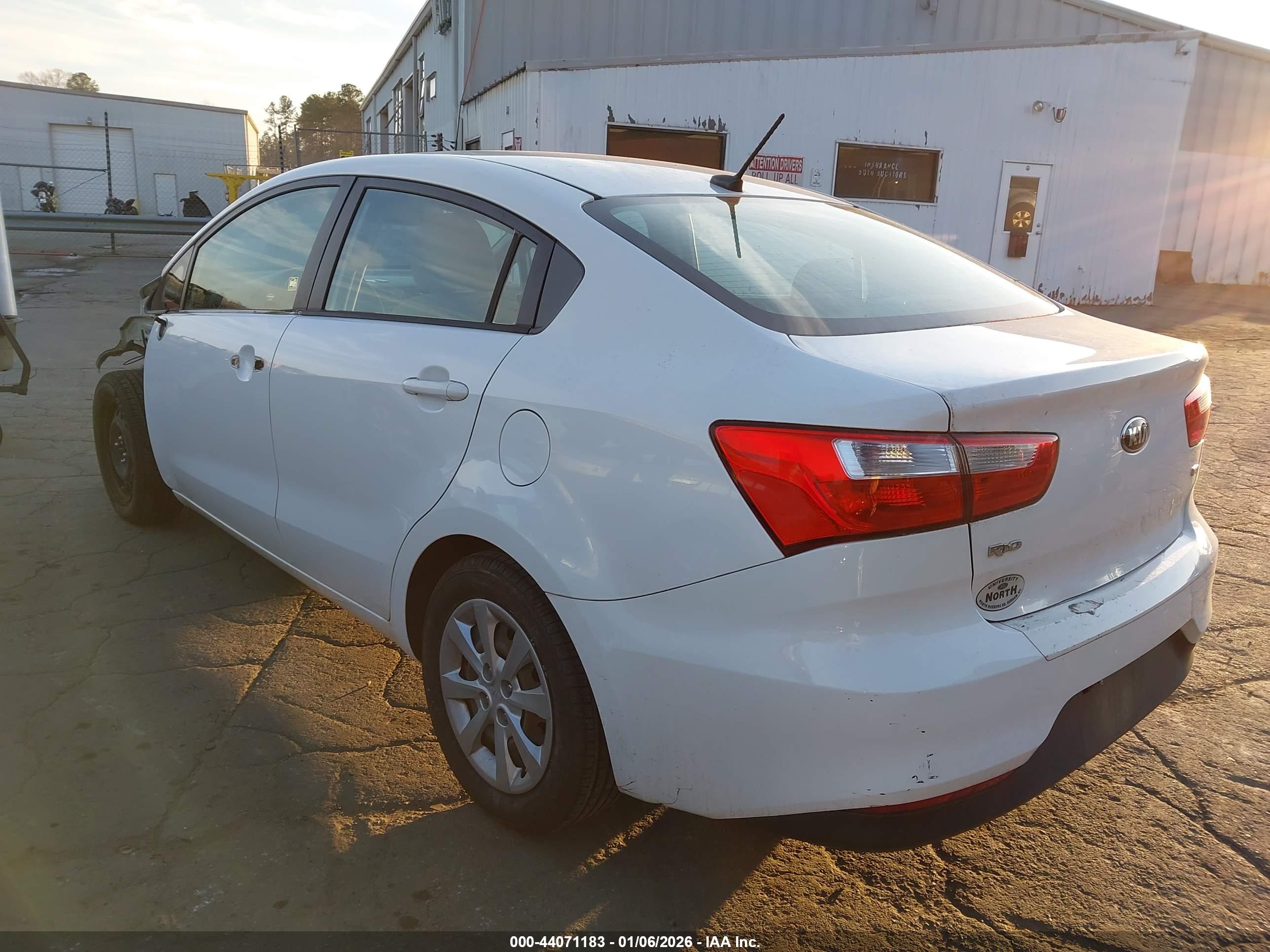 KIA RIO image 3
