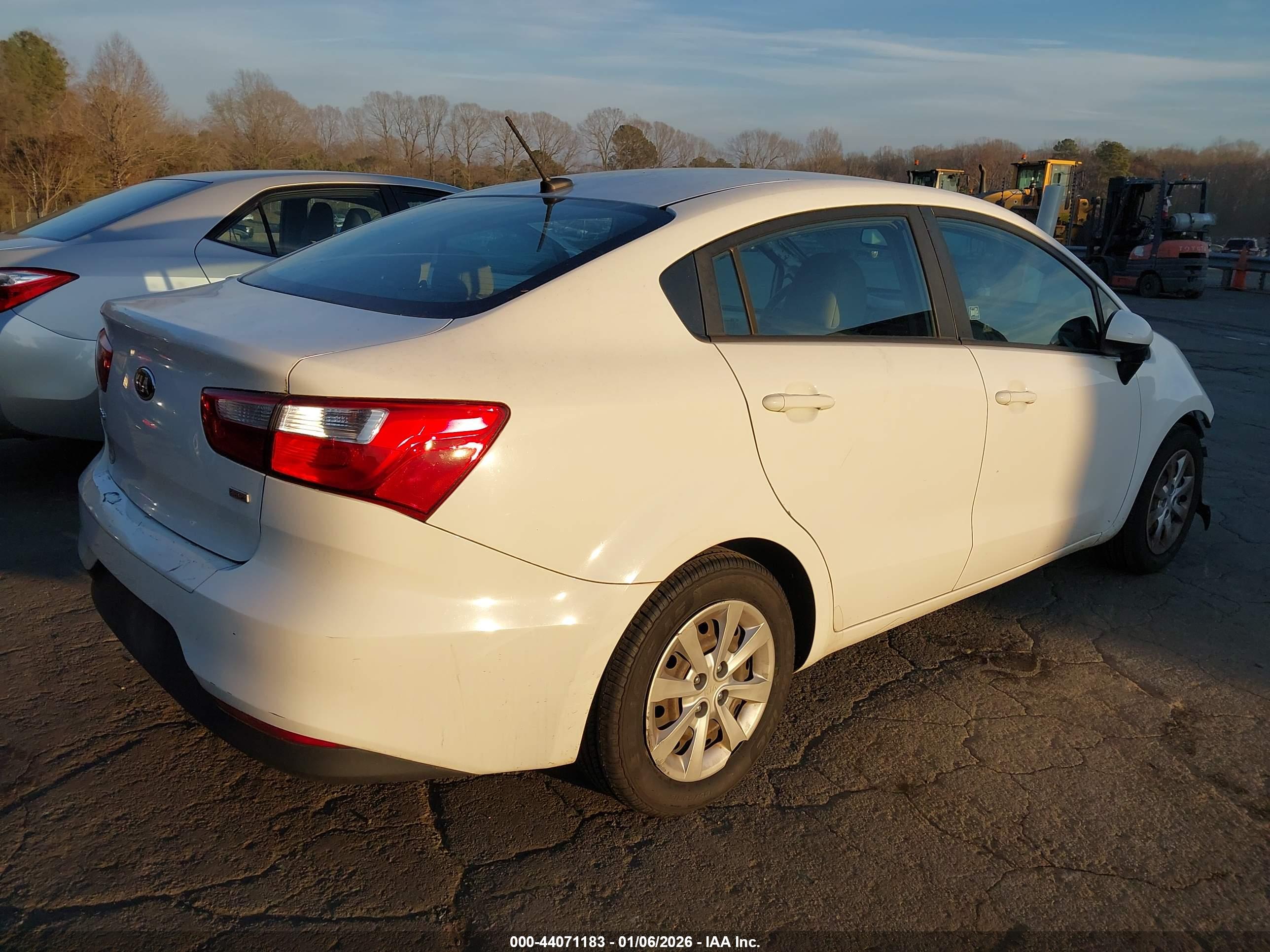 KIA RIO image 4