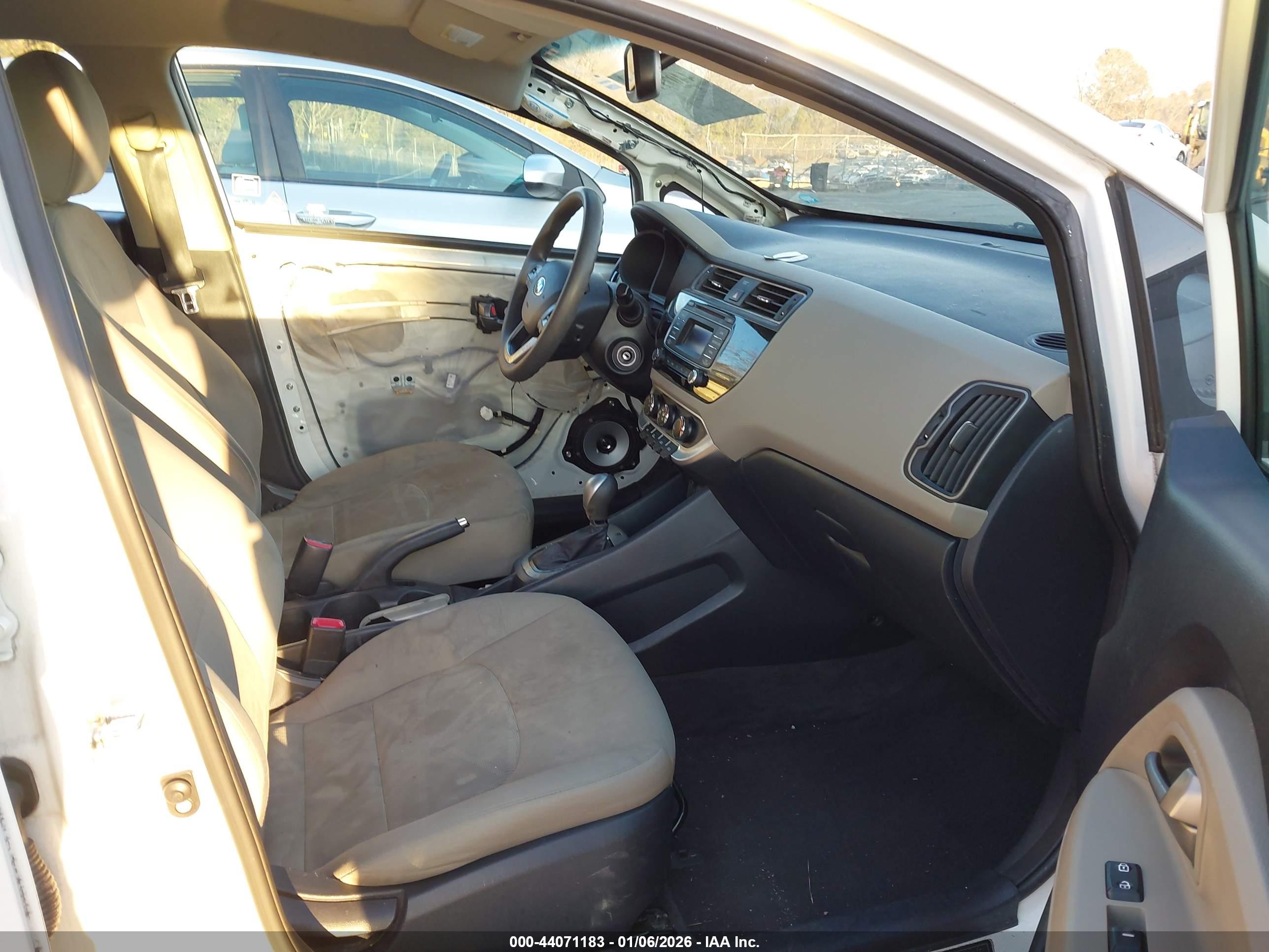 KIA RIO image 5