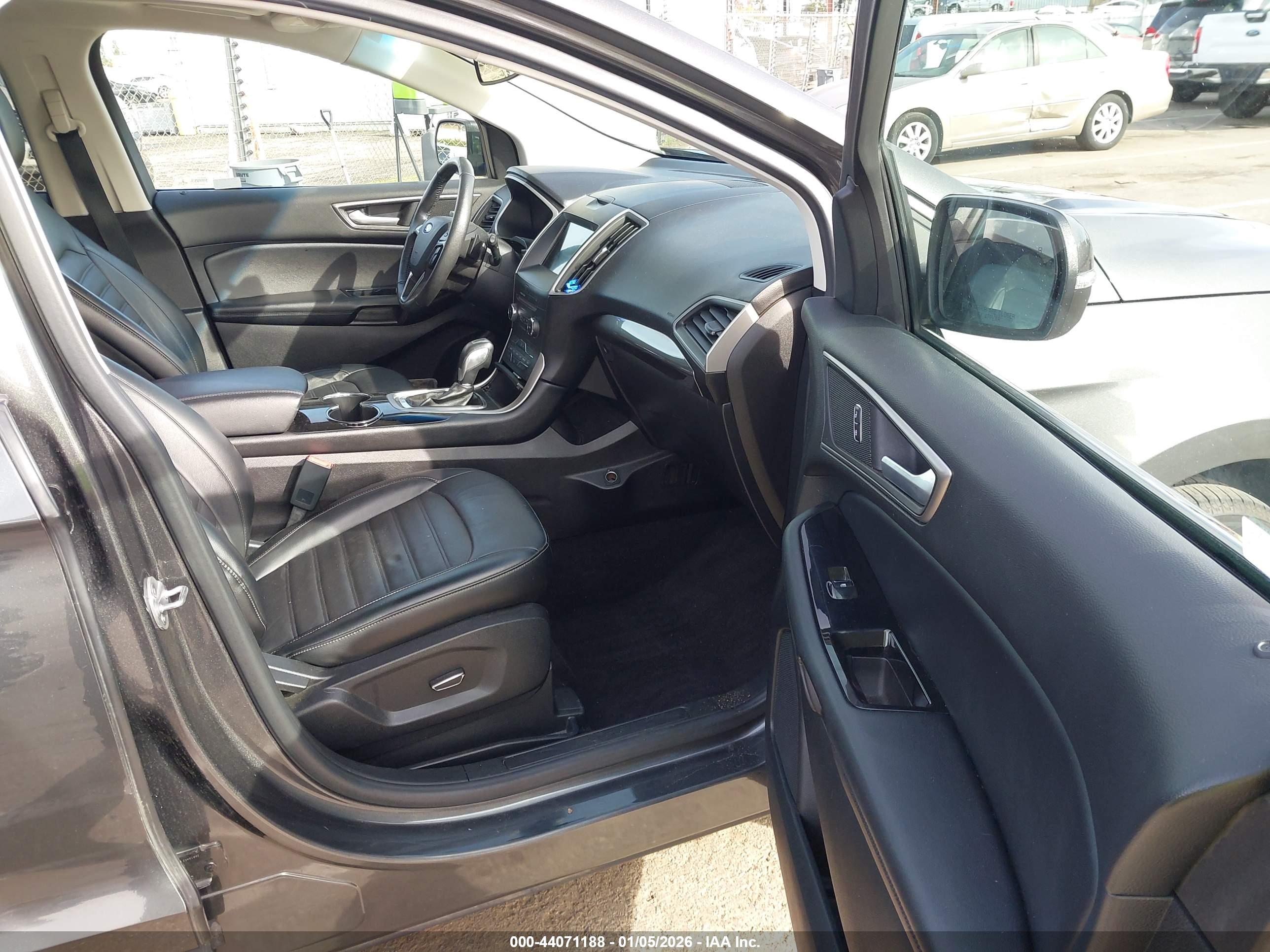 FORD EDGE image 5