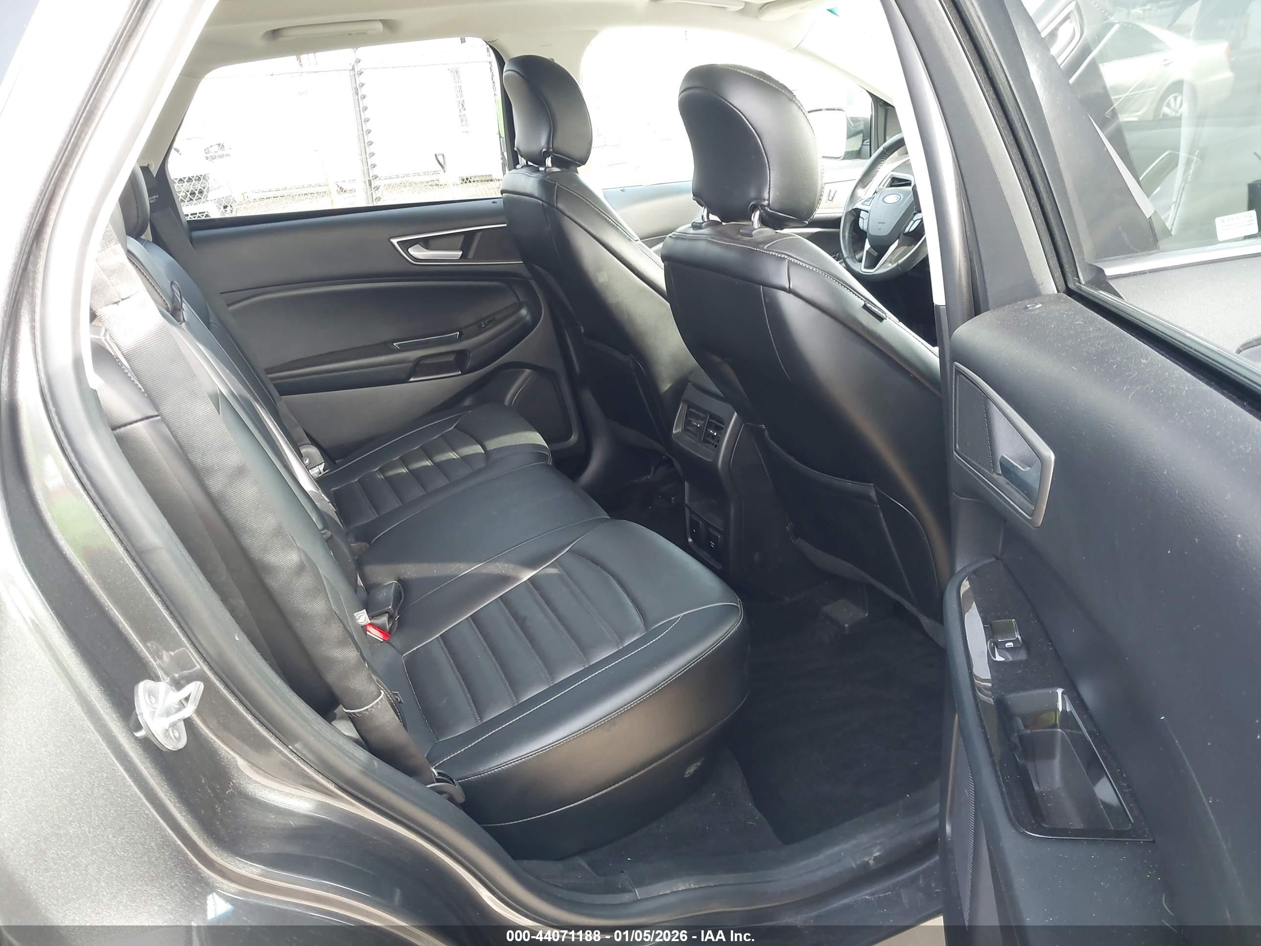 FORD EDGE image 8
