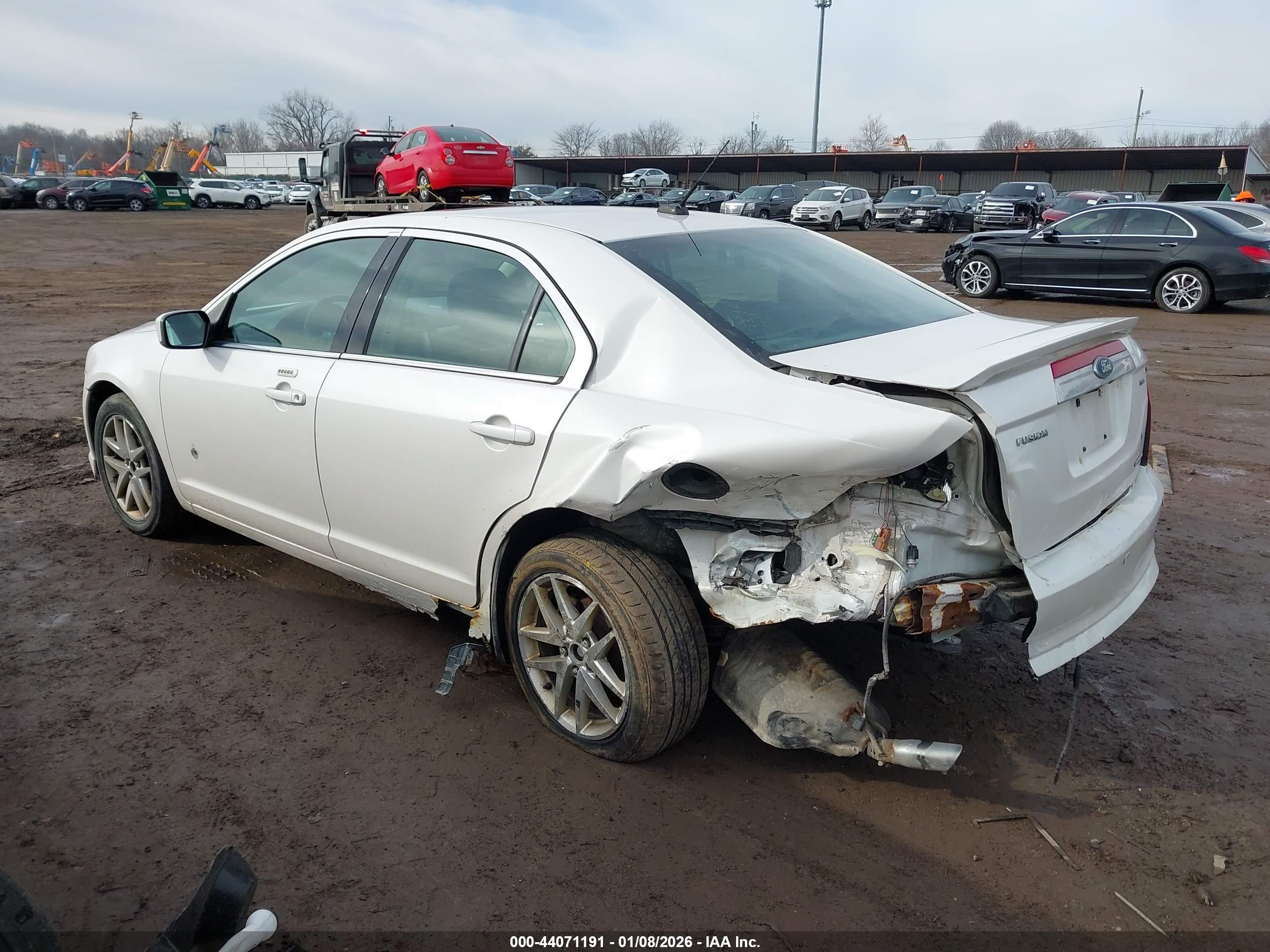 FORD FUSION image 3