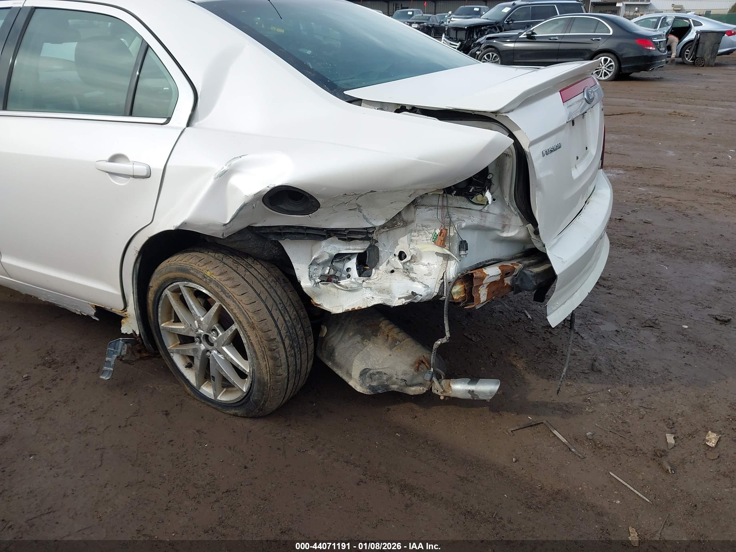 FORD FUSION image 6