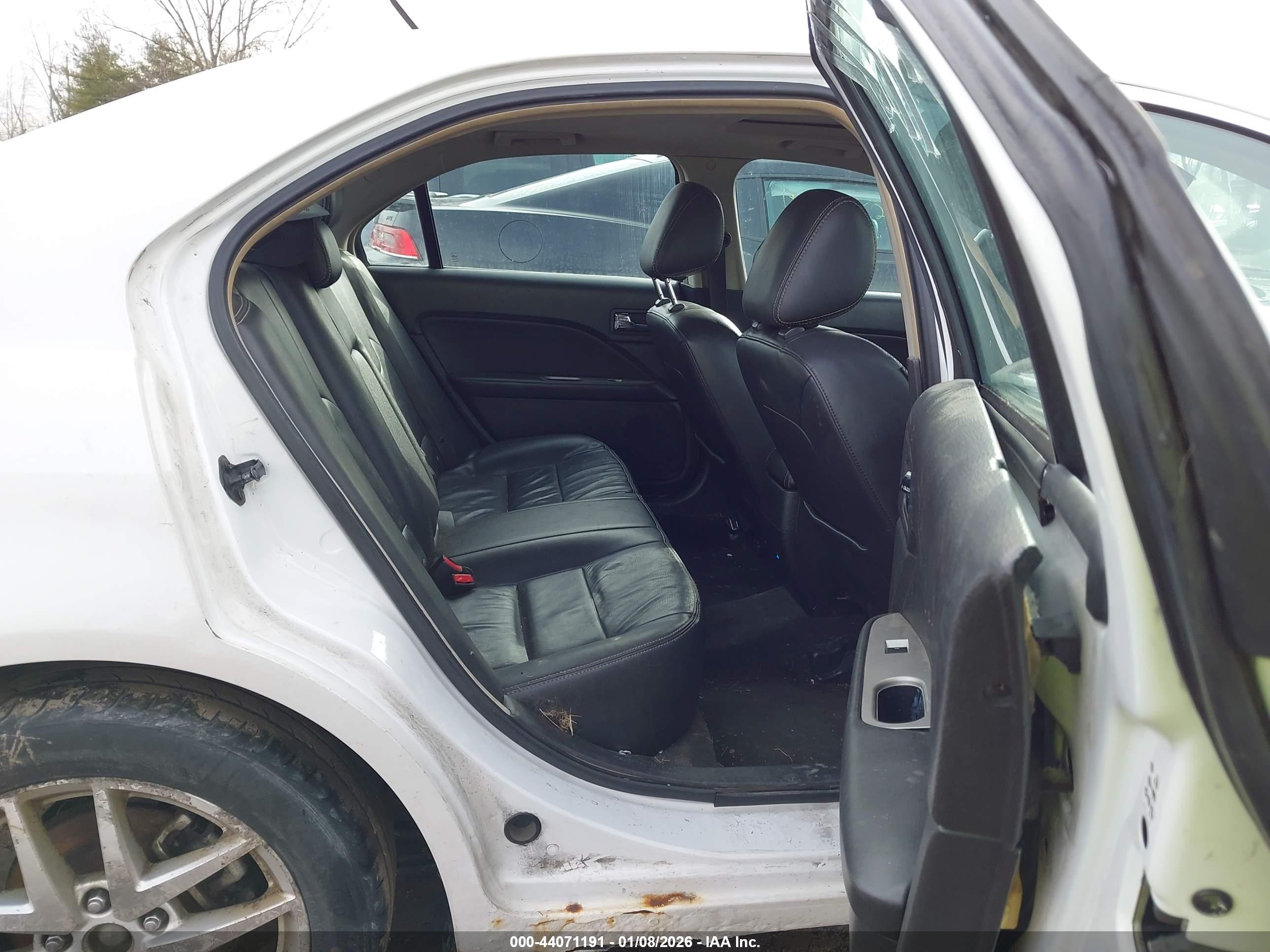 FORD FUSION image 8