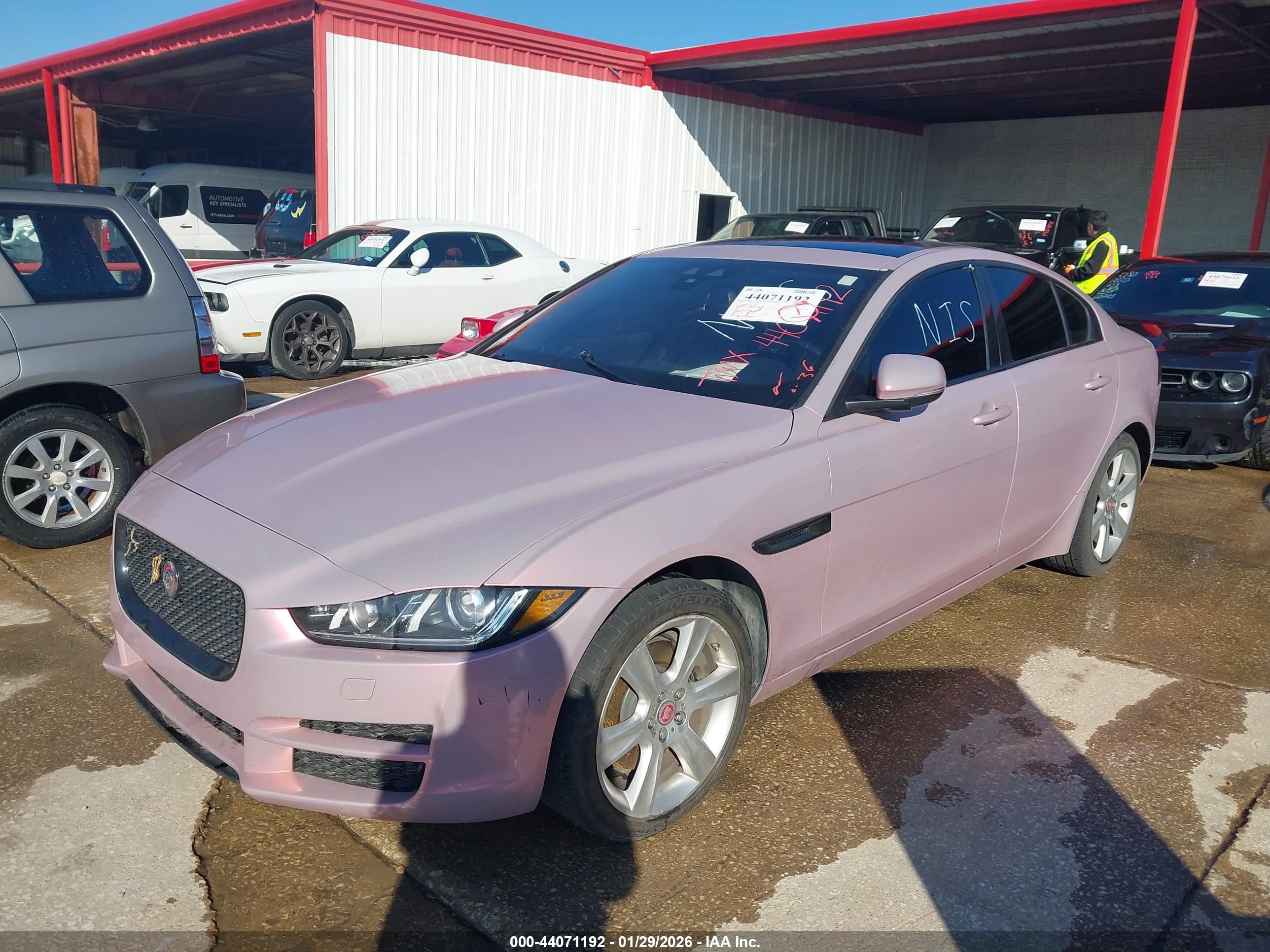 JAGUAR XE image 2
