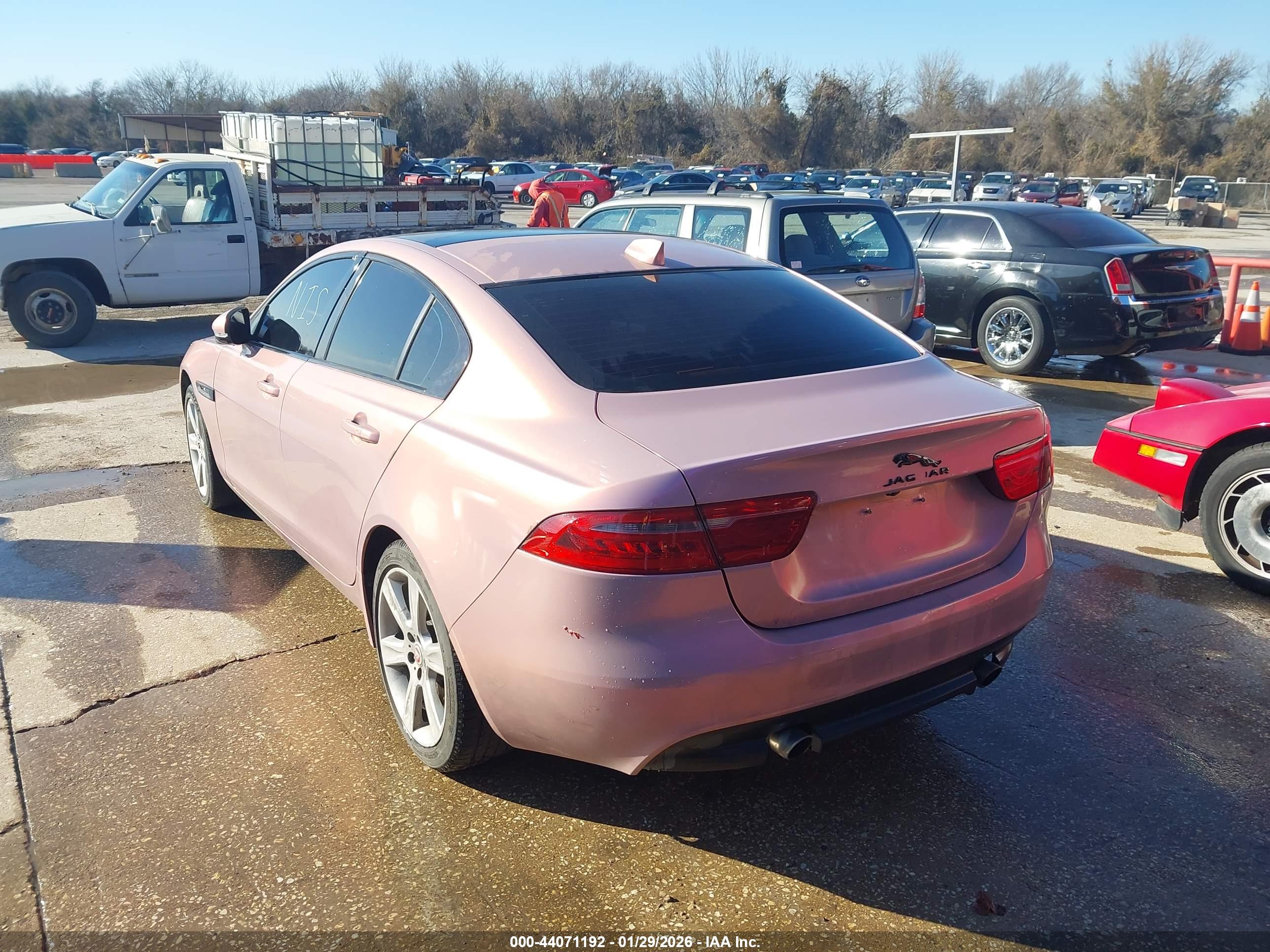 JAGUAR XE image 3