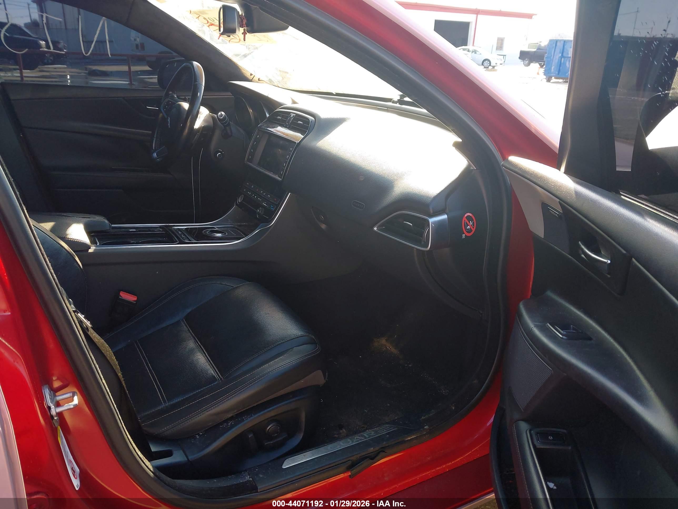 JAGUAR XE image 5