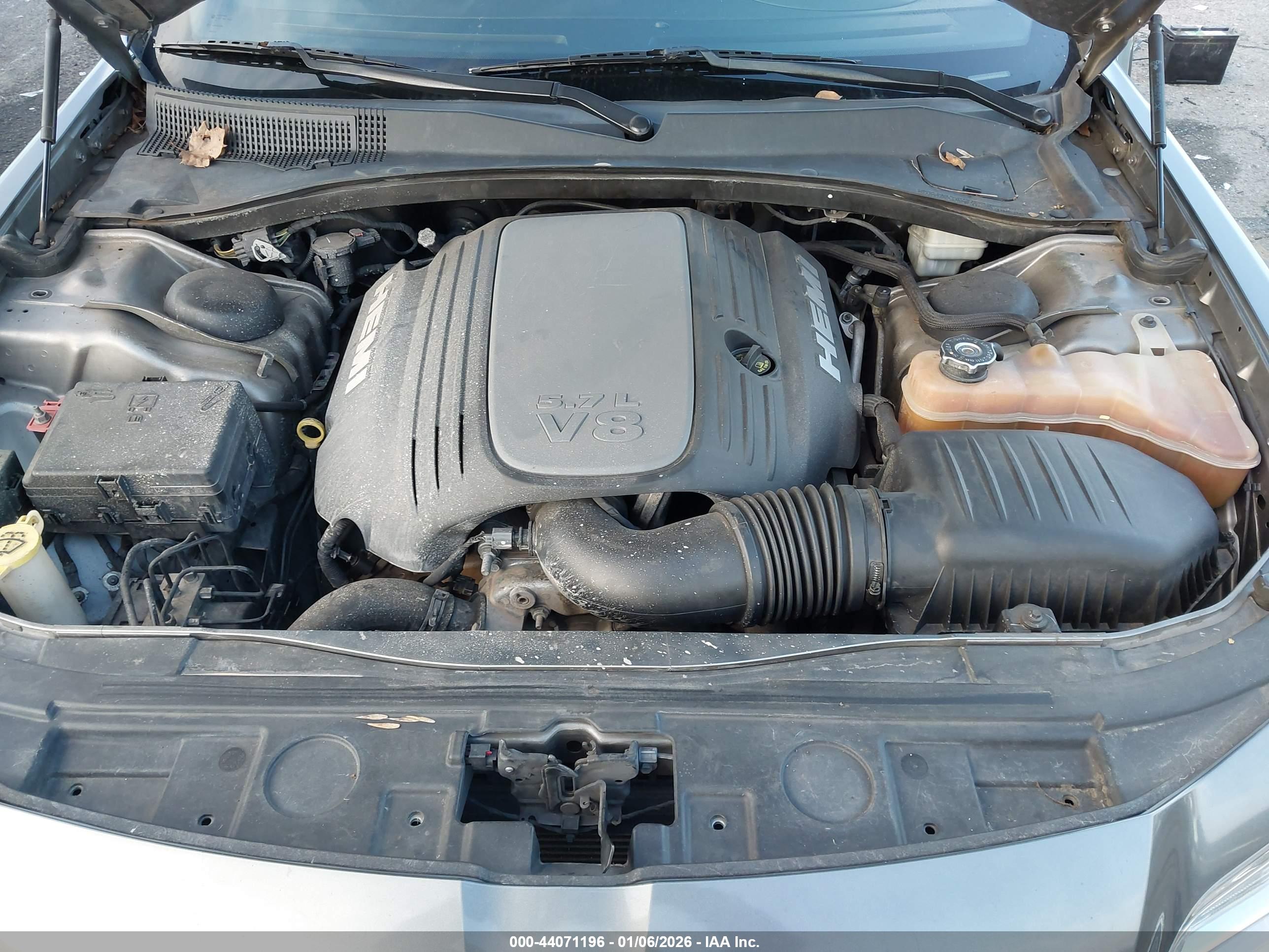 CHRYSLER 300C image 10