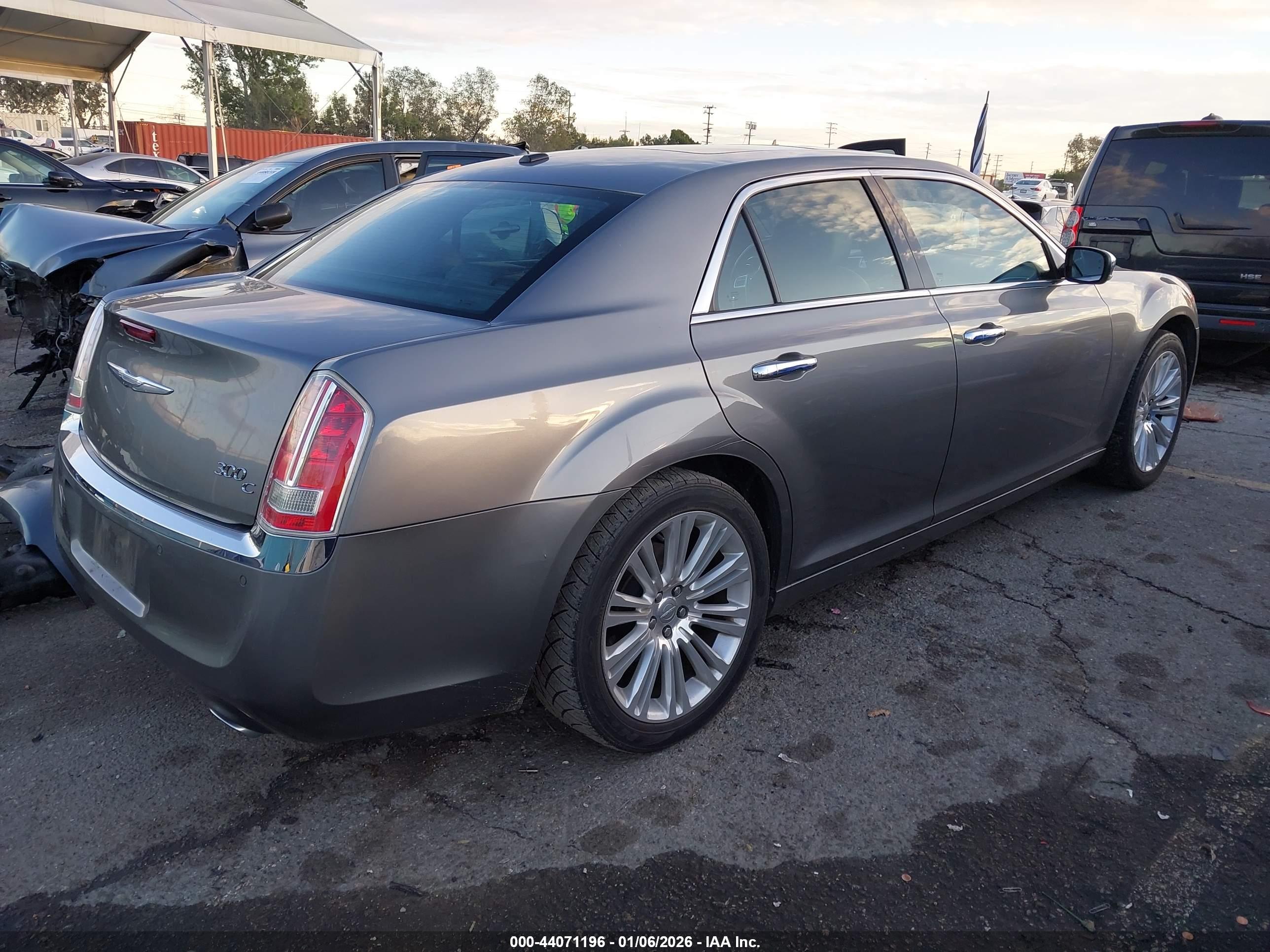 CHRYSLER 300C image 4