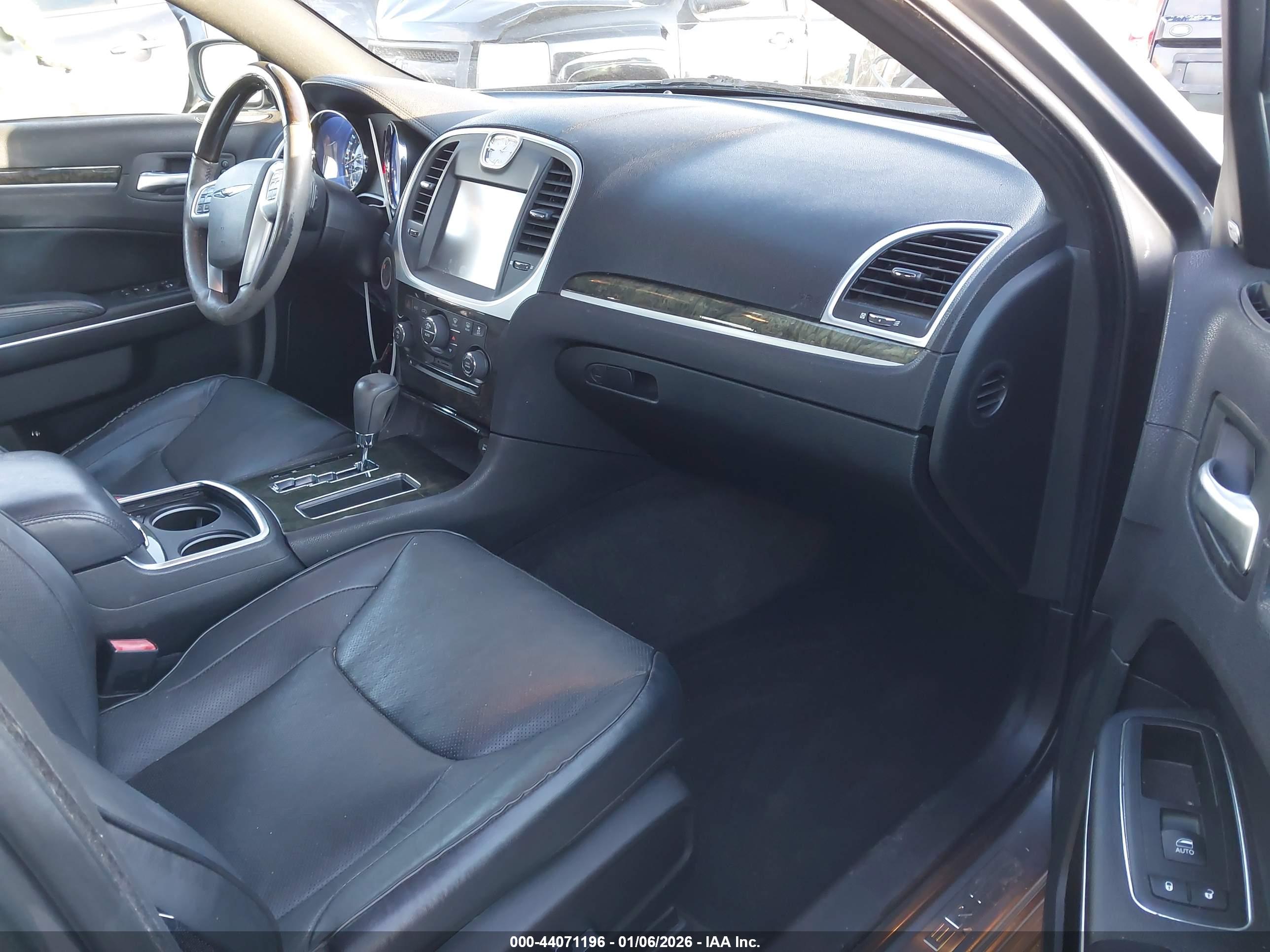 CHRYSLER 300C image 5