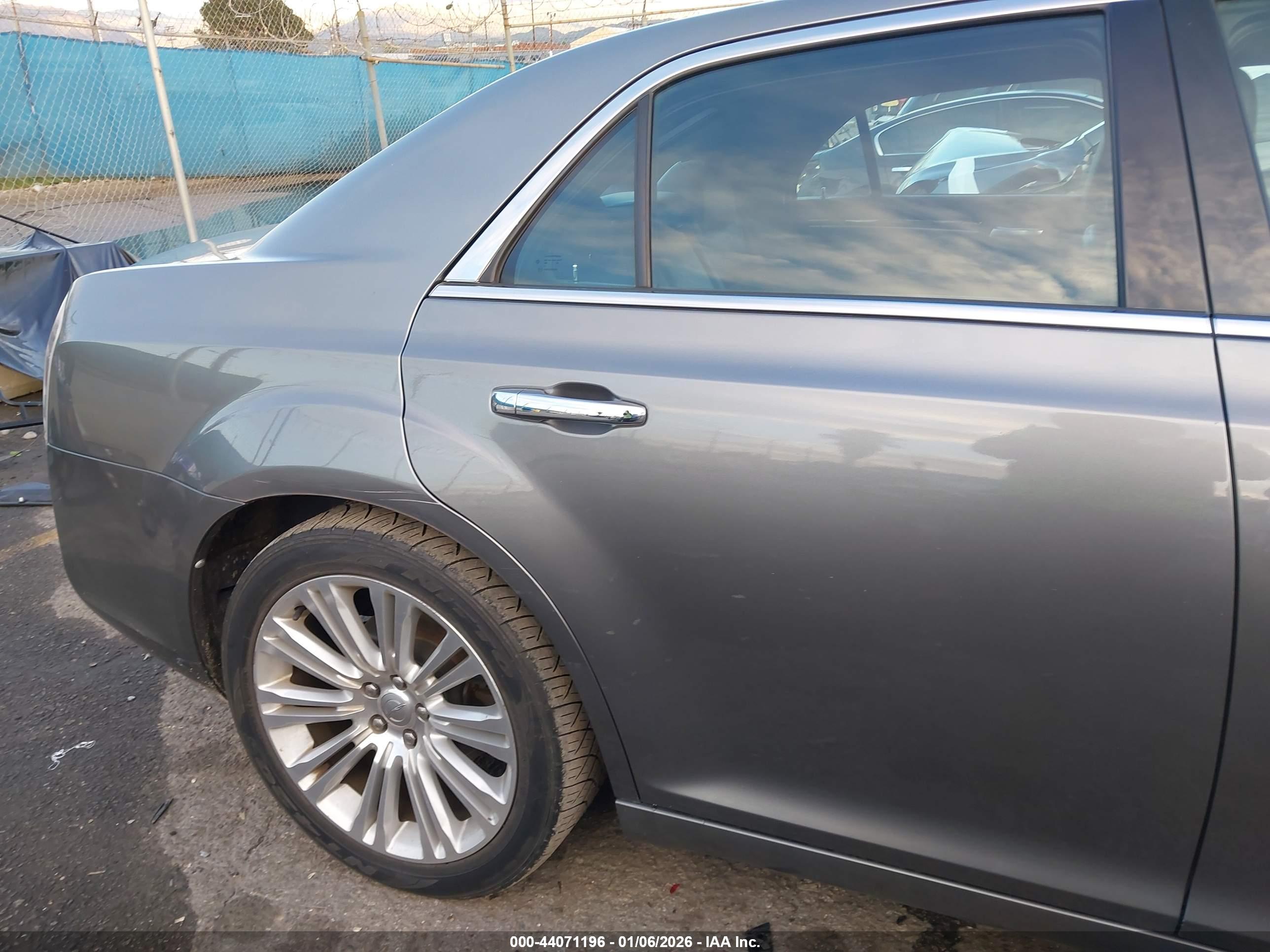 CHRYSLER 300C image 6