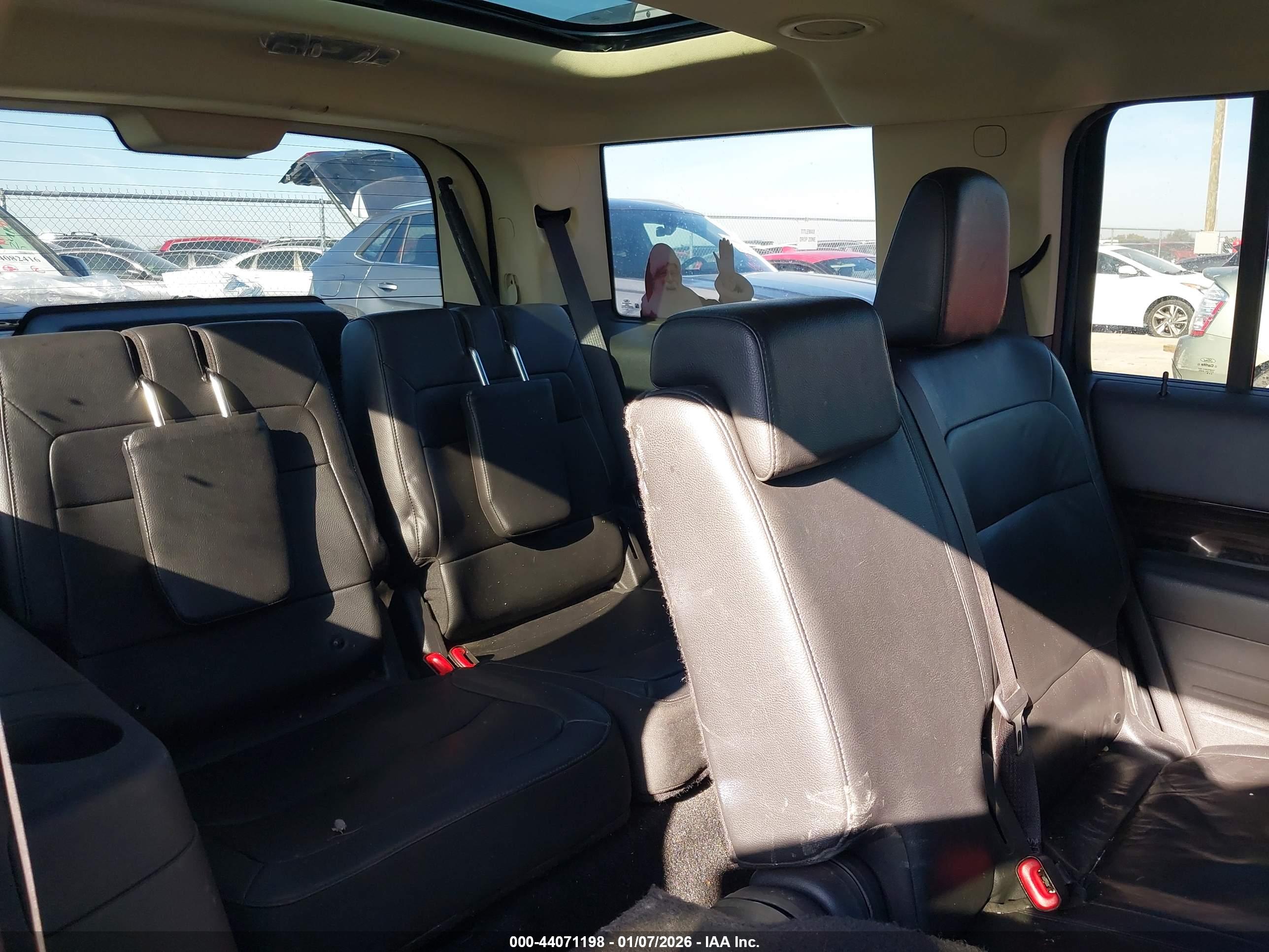 FORD FLEX image 8