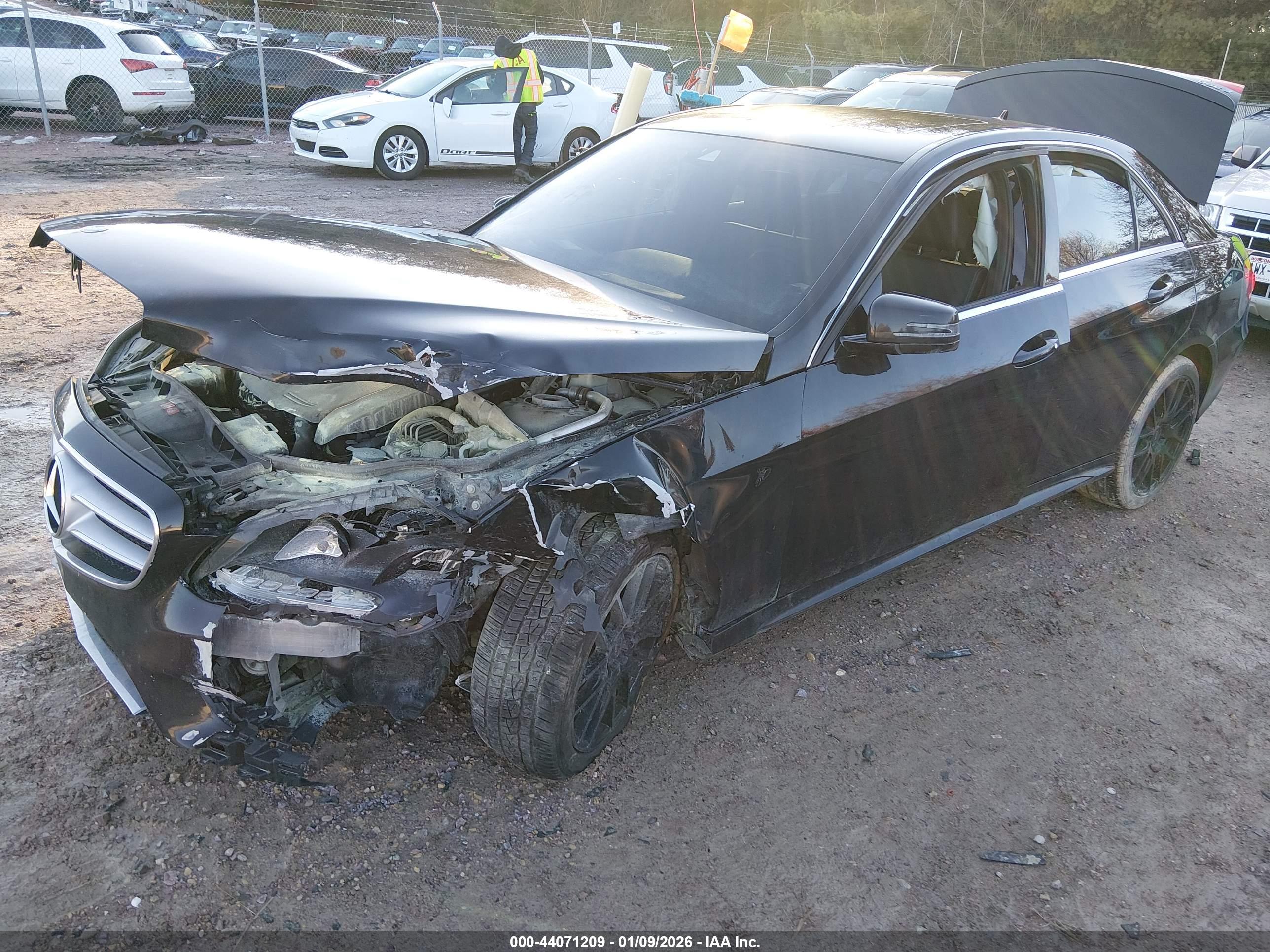 MERCEDES-BENZ E image 2