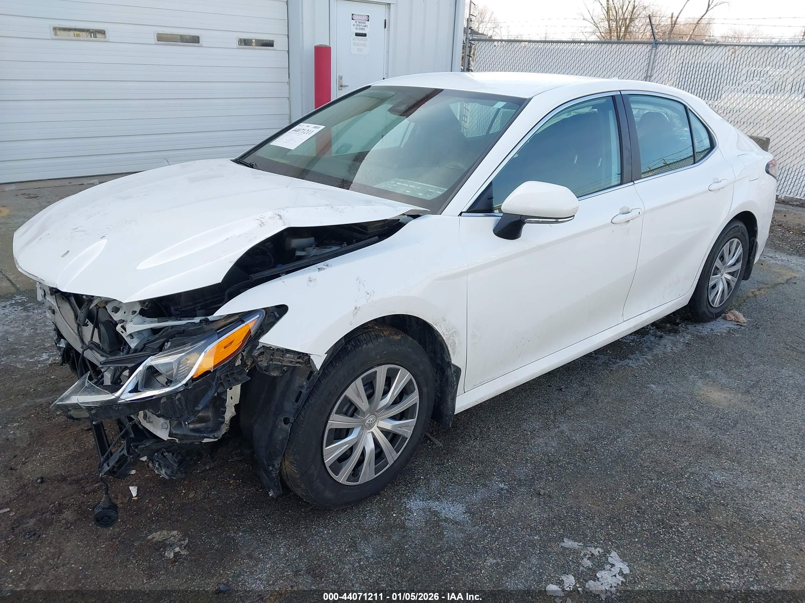TOYOTA CAMRY image 2