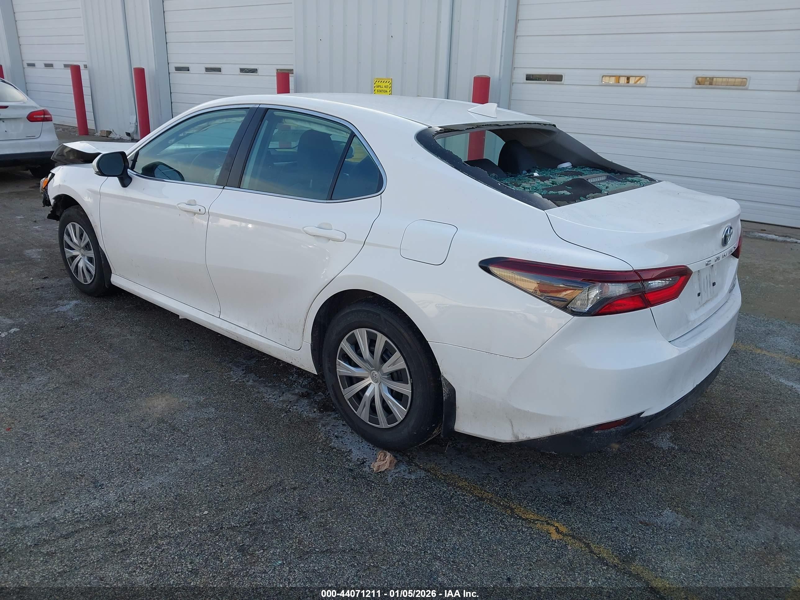 TOYOTA CAMRY image 3