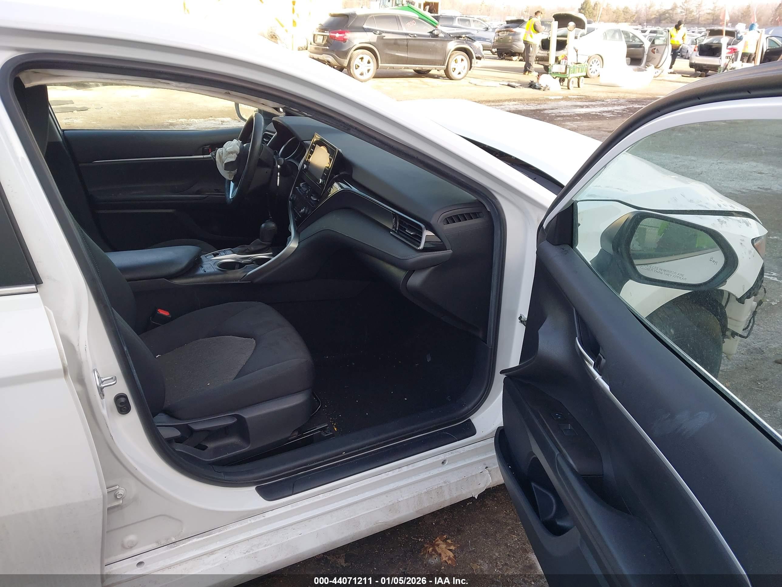 TOYOTA CAMRY image 5