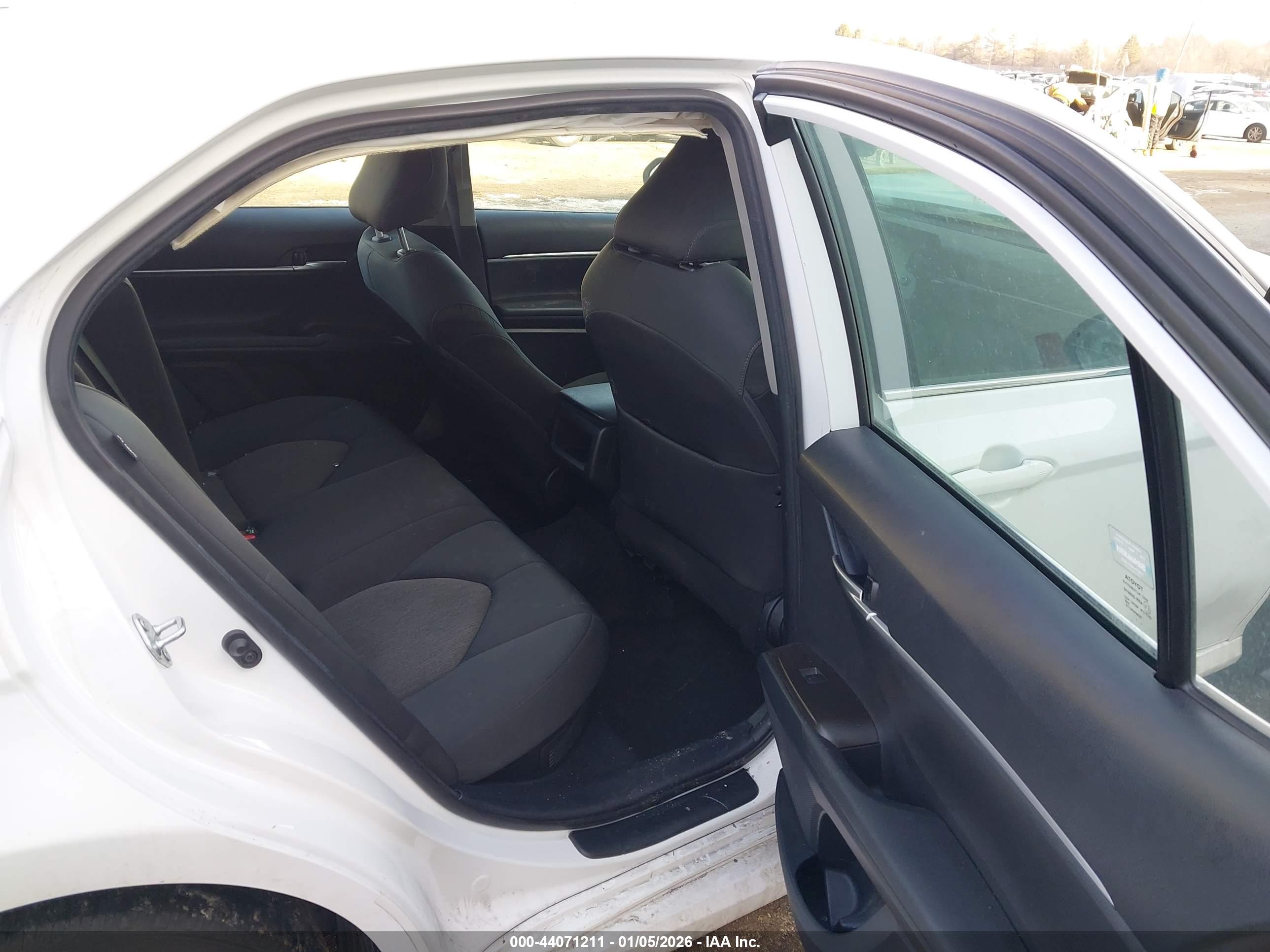 TOYOTA CAMRY image 8