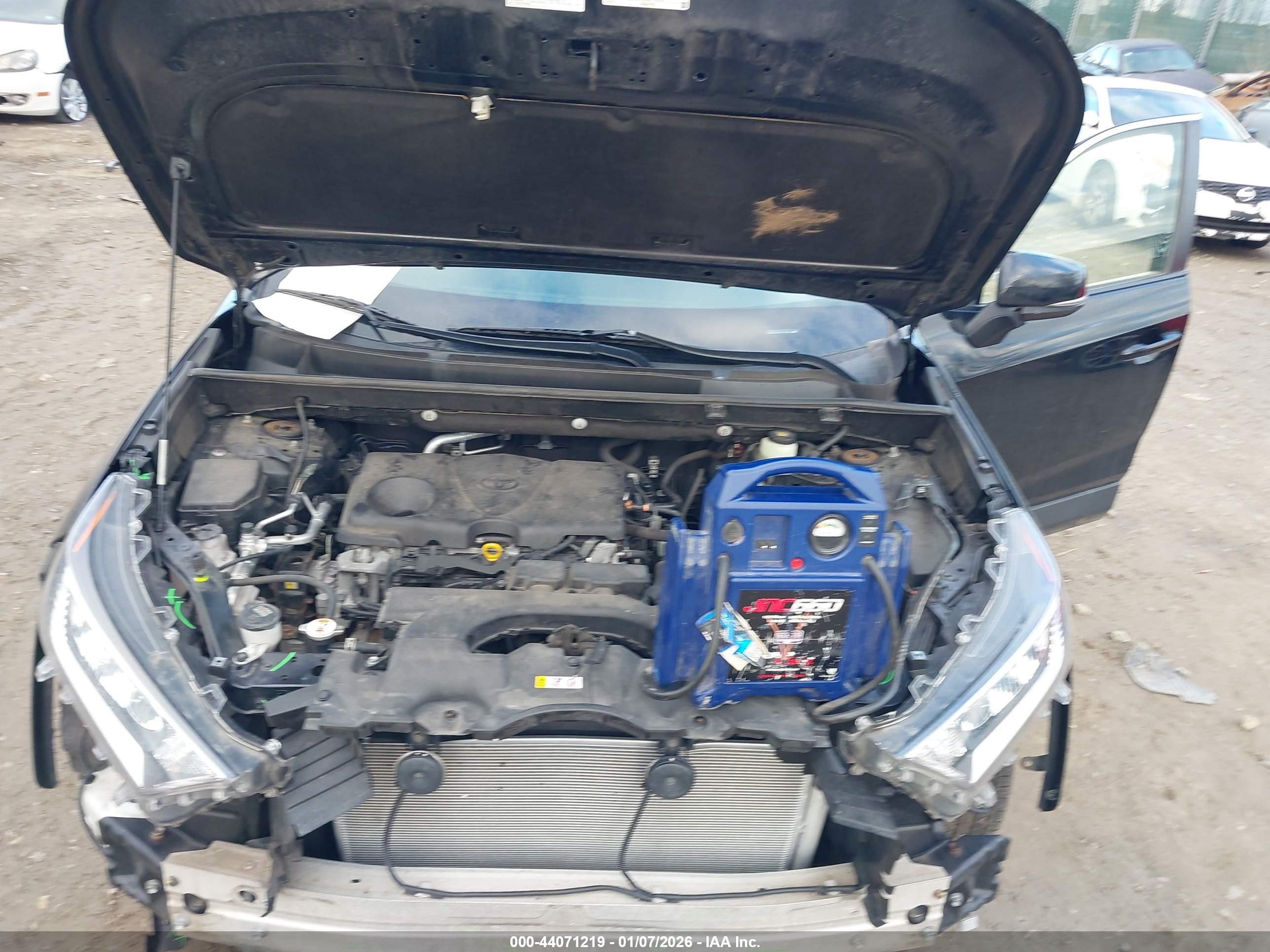 TOYOTA RAV4 image 10