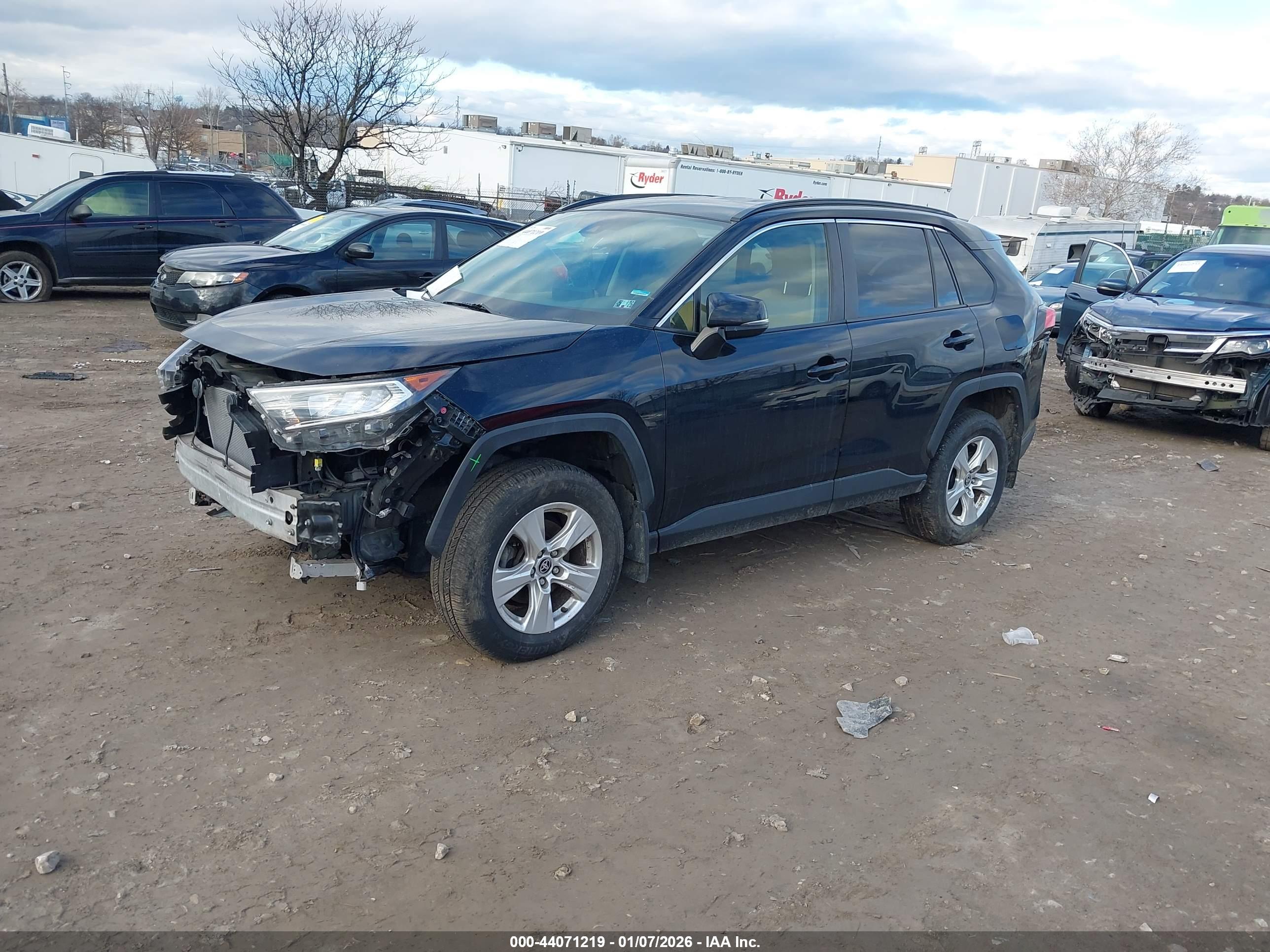 TOYOTA RAV4 image 2
