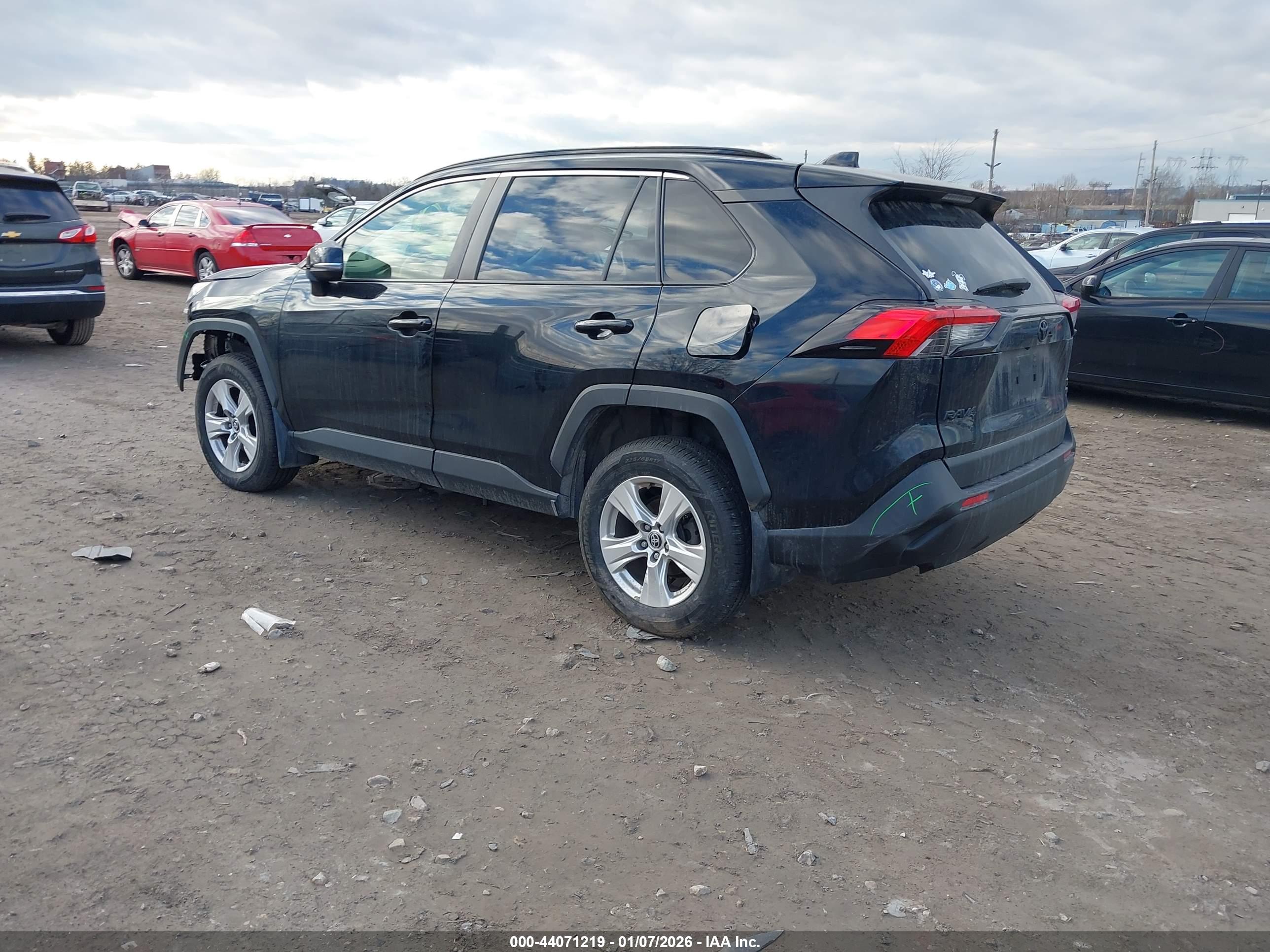 TOYOTA RAV4 image 3