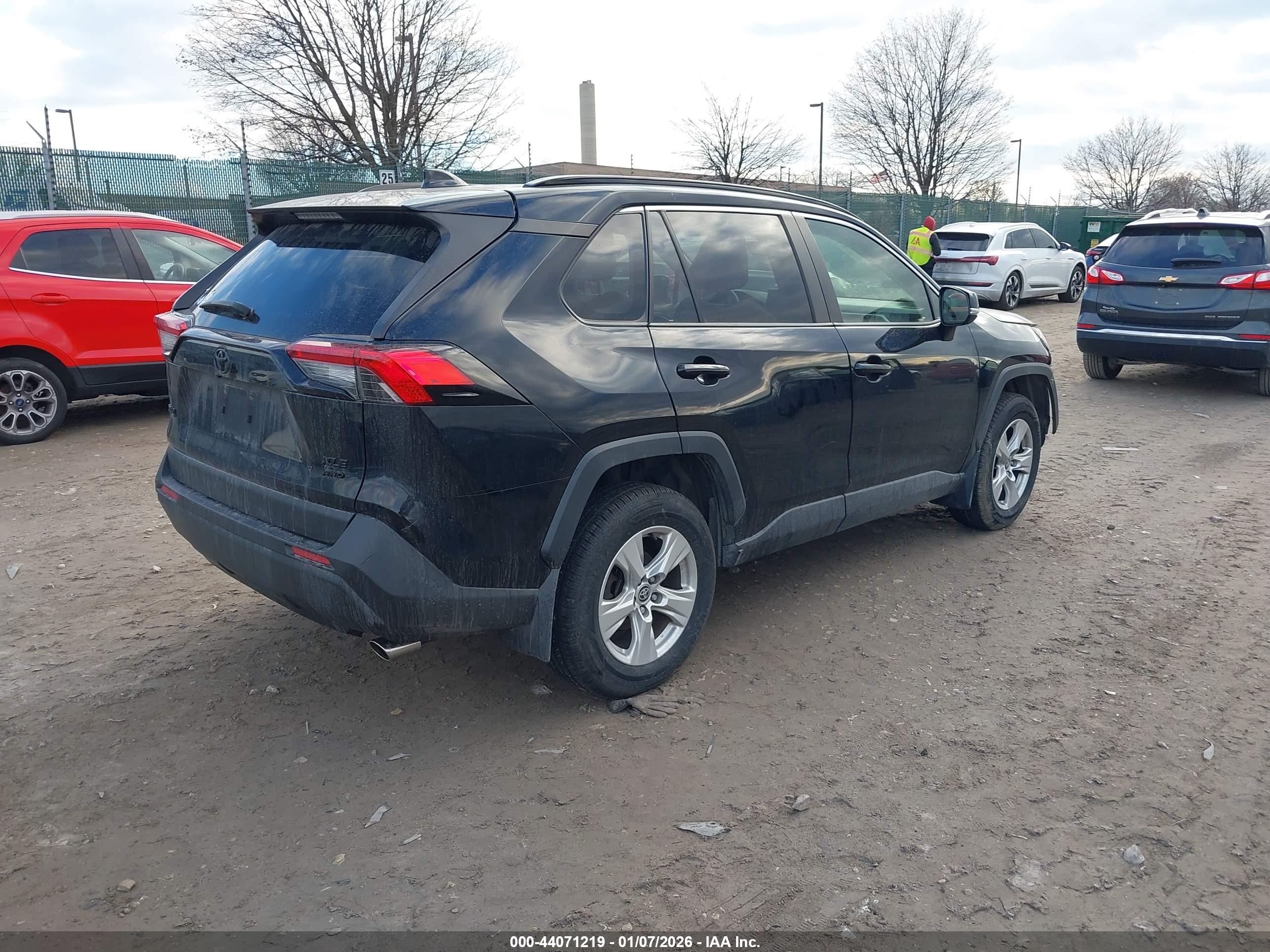 TOYOTA RAV4 image 4